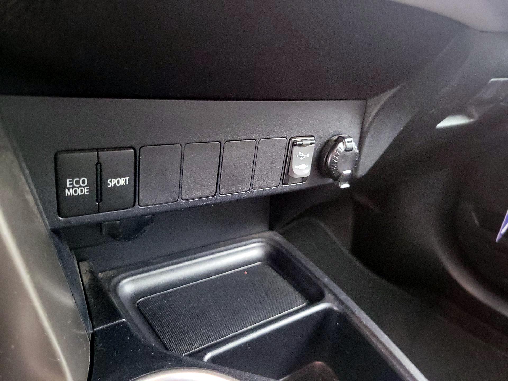 Thumbnail: 2013 Toyota RAV4 - 18