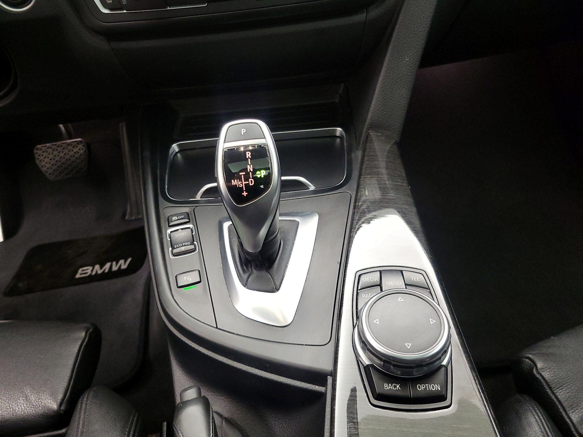 Thumbnail: 2016 BMW 3 Series - 18