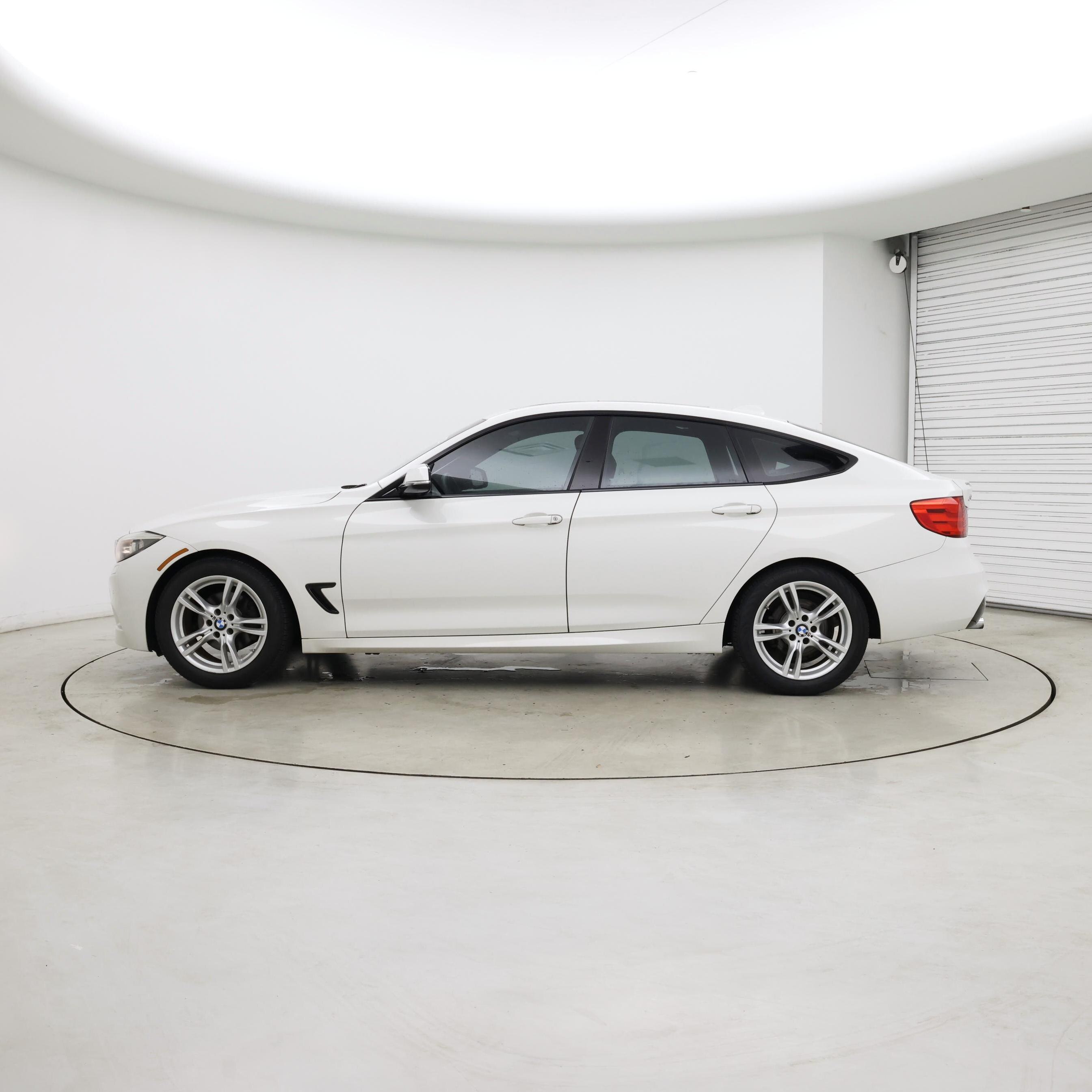 Thumbnail: 2016 BMW 3 Series - 3