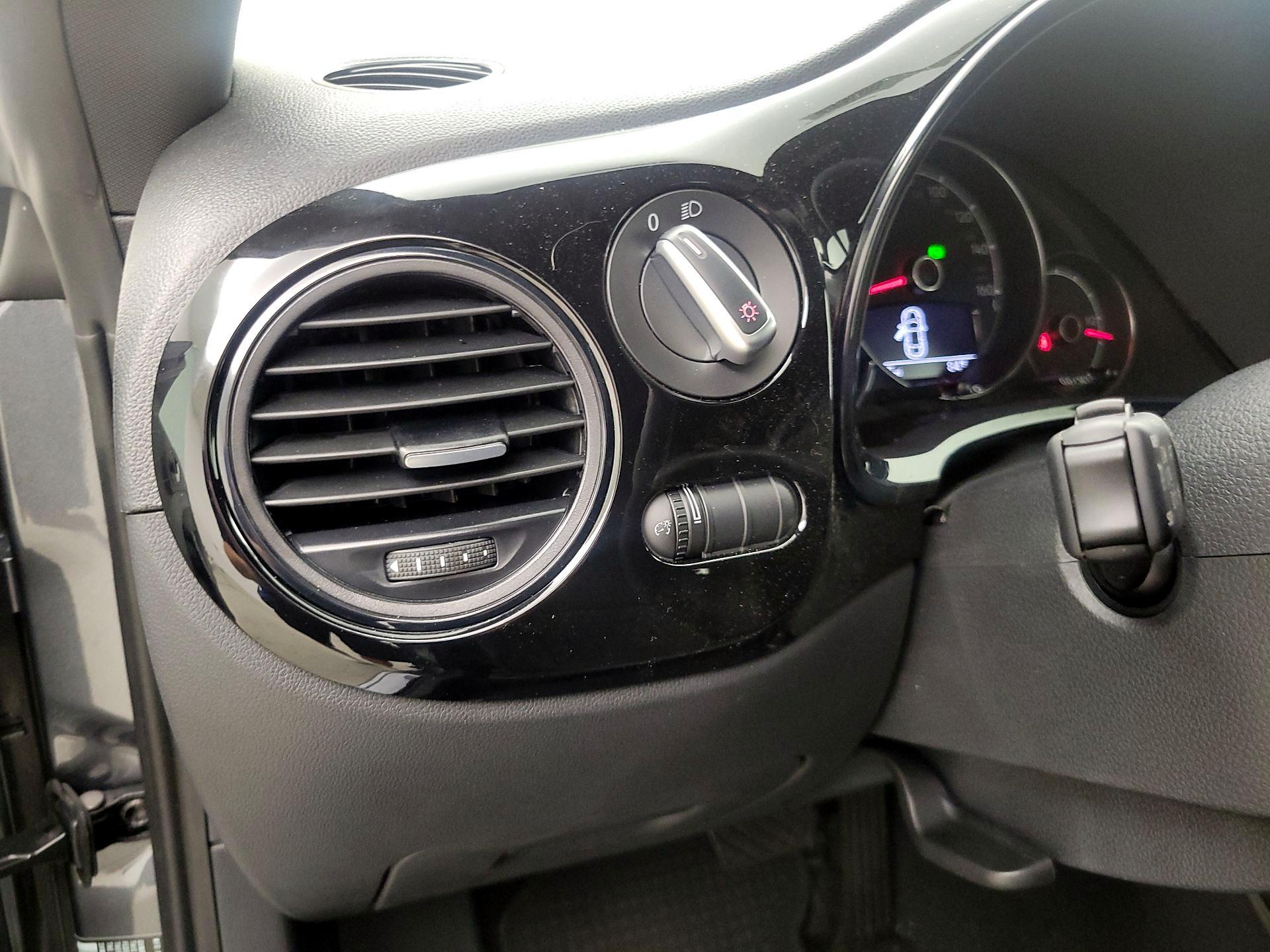 Thumbnail: 2019 Volkswagen Beetle - 13