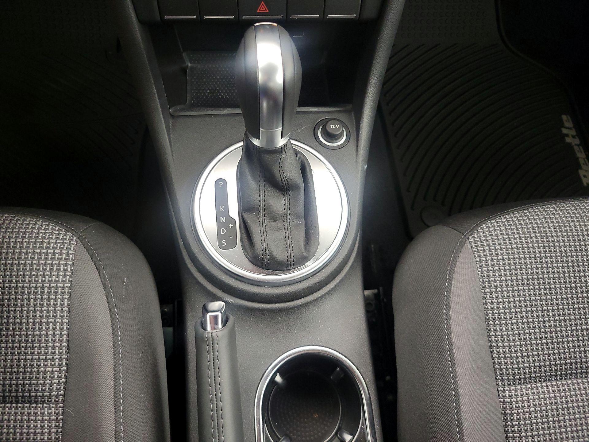 Thumbnail: 2019 Volkswagen Beetle - 17