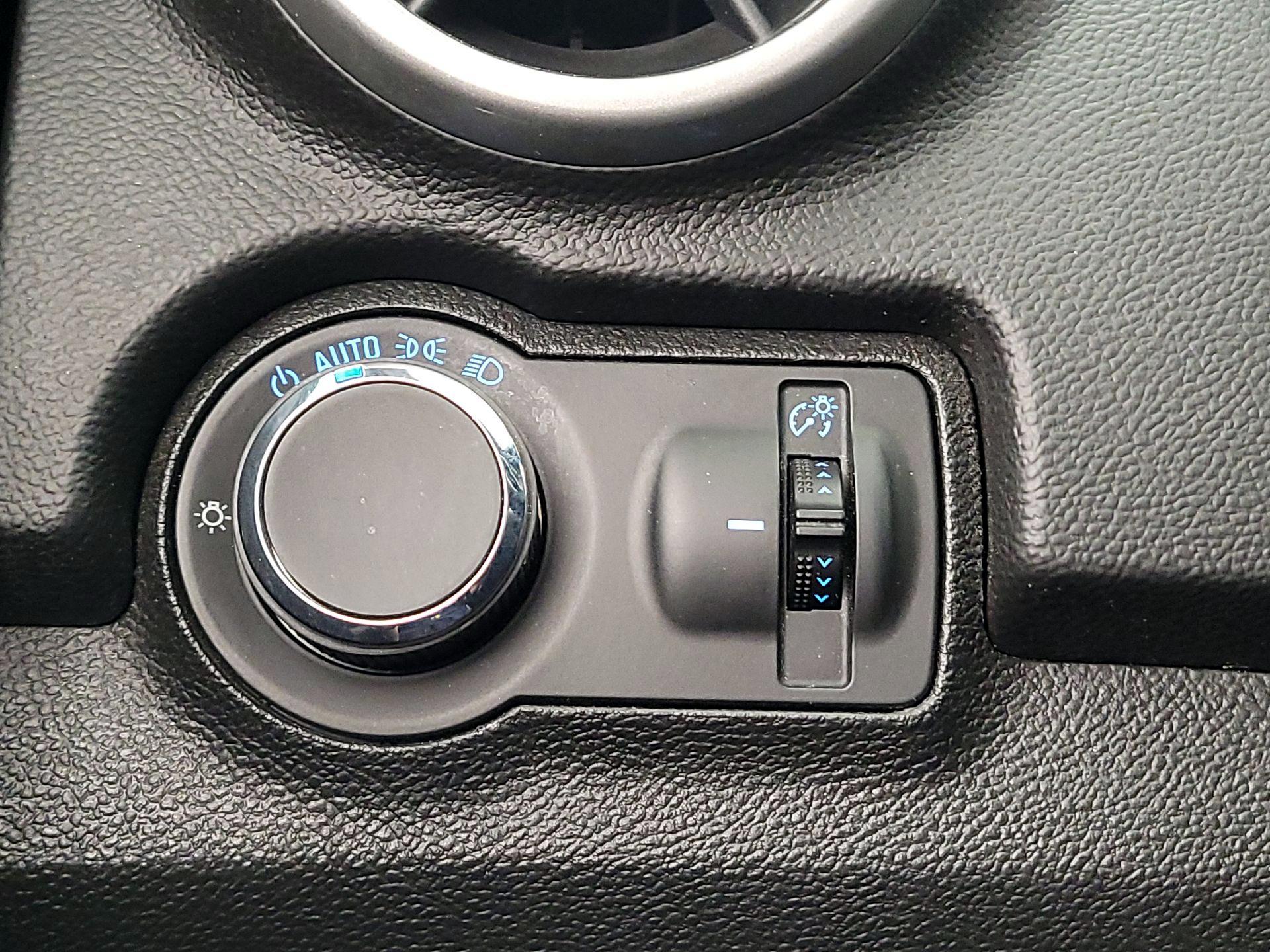 Thumbnail: 2016 Chevrolet Trax - 13