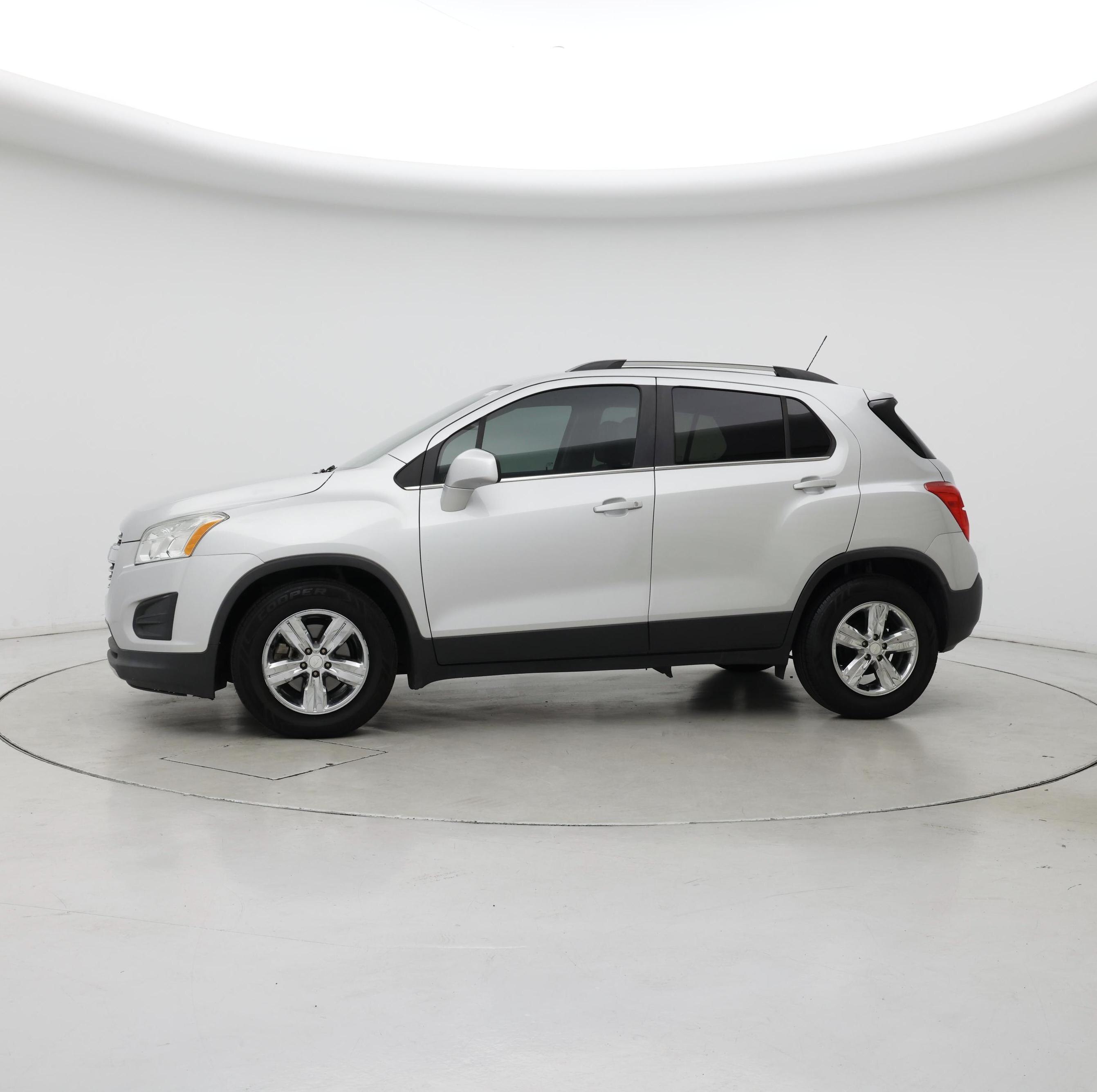Thumbnail: 2016 Chevrolet Trax - 3