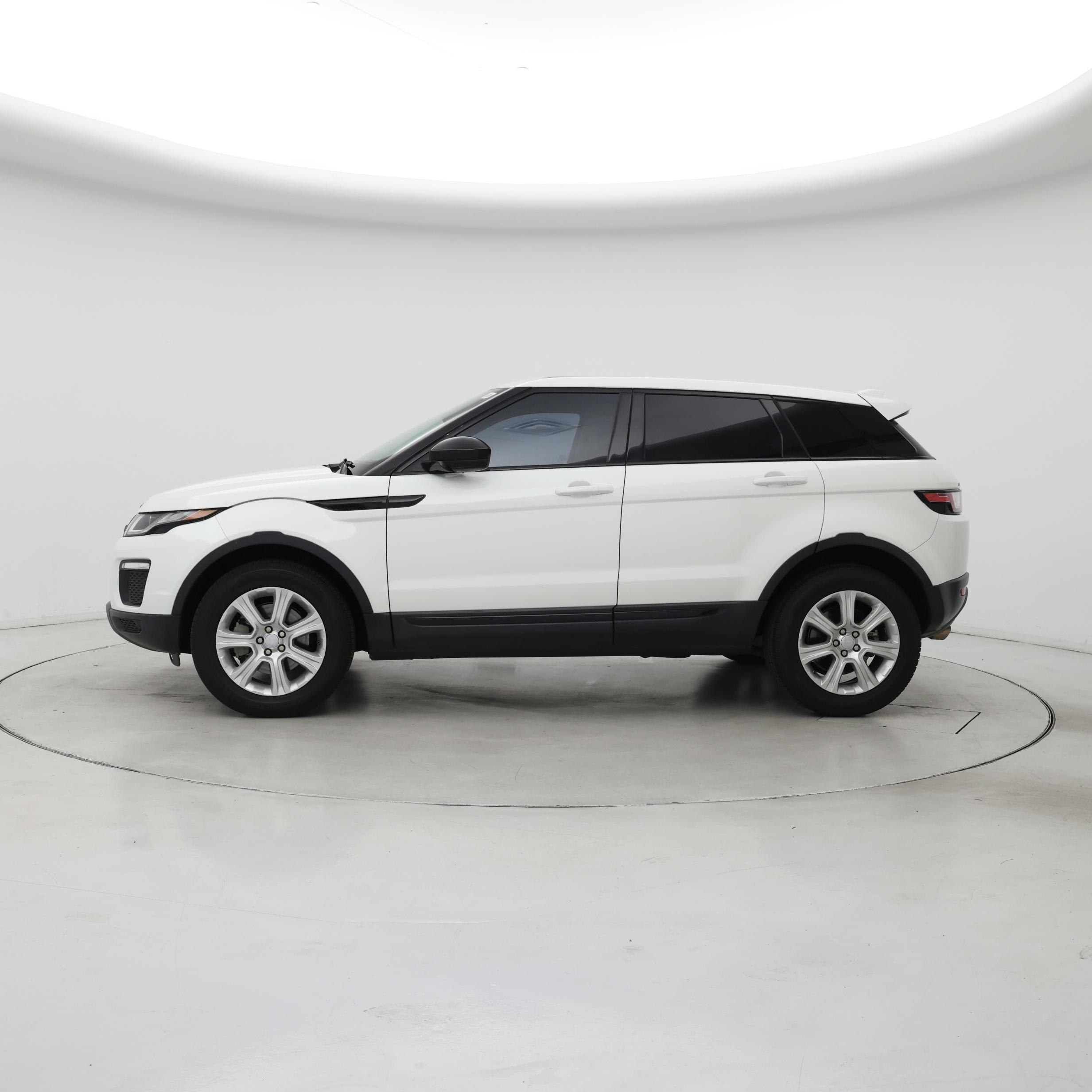 Thumbnail: 2017 Land Rover Range Rover Evoque - 3