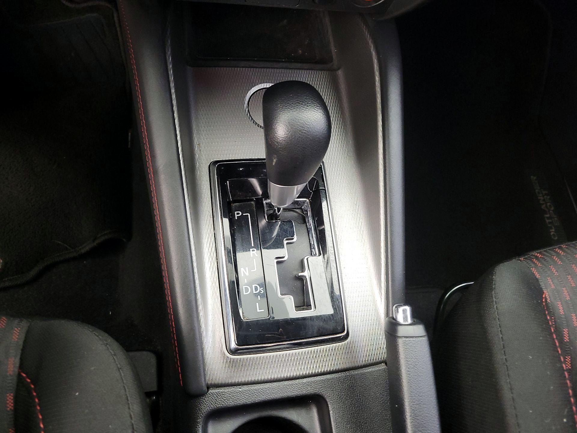 Thumbnail: 2018 Mitsubishi Outlander Sport - 16