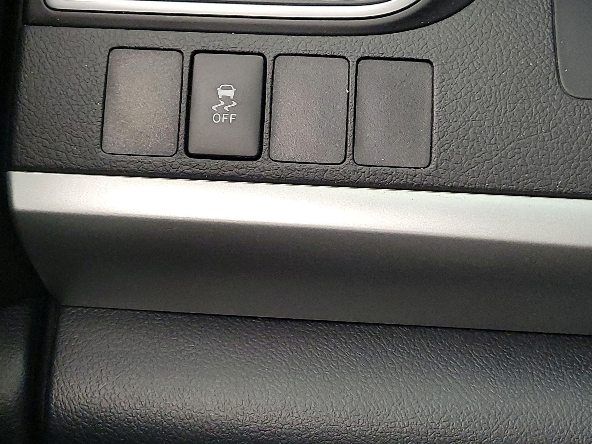 Thumbnail: 2015 Toyota Camry - 13