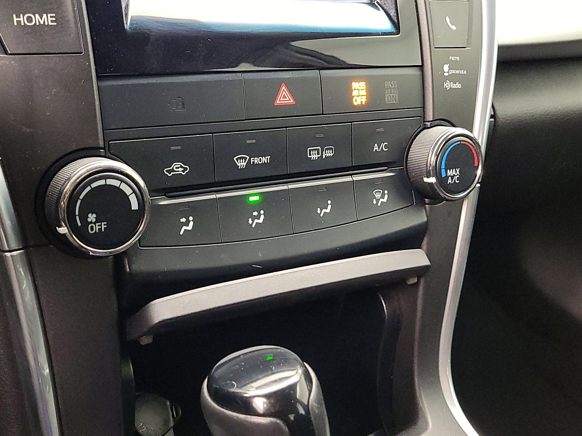 Thumbnail: 2015 Toyota Camry - 16