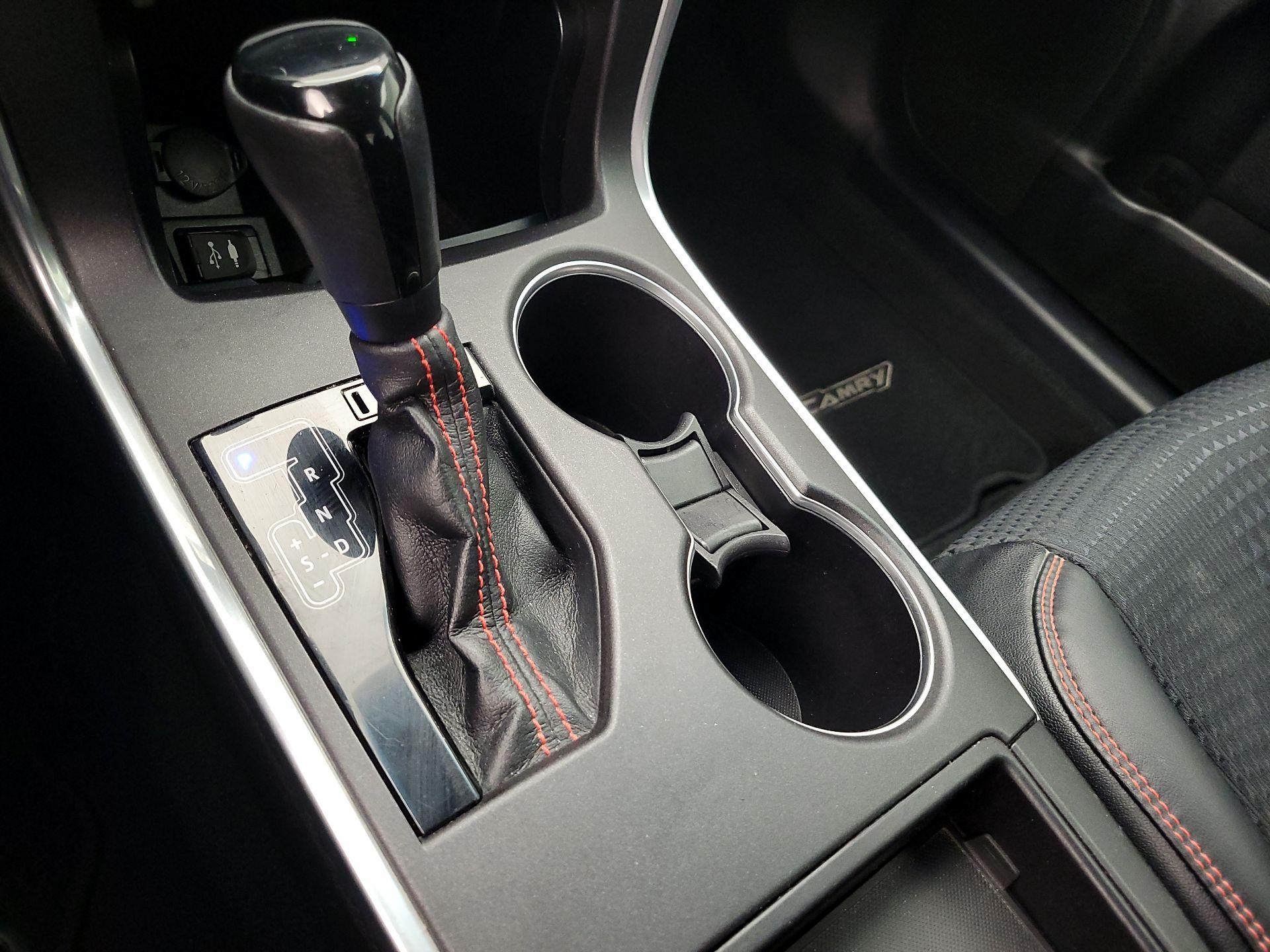 Thumbnail: 2015 Toyota Camry - 17