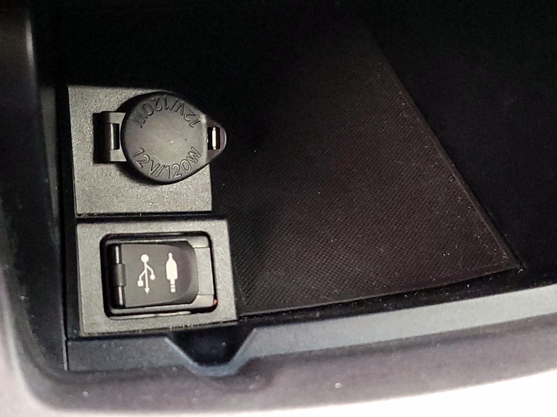 Thumbnail: 2015 Toyota Camry - 18
