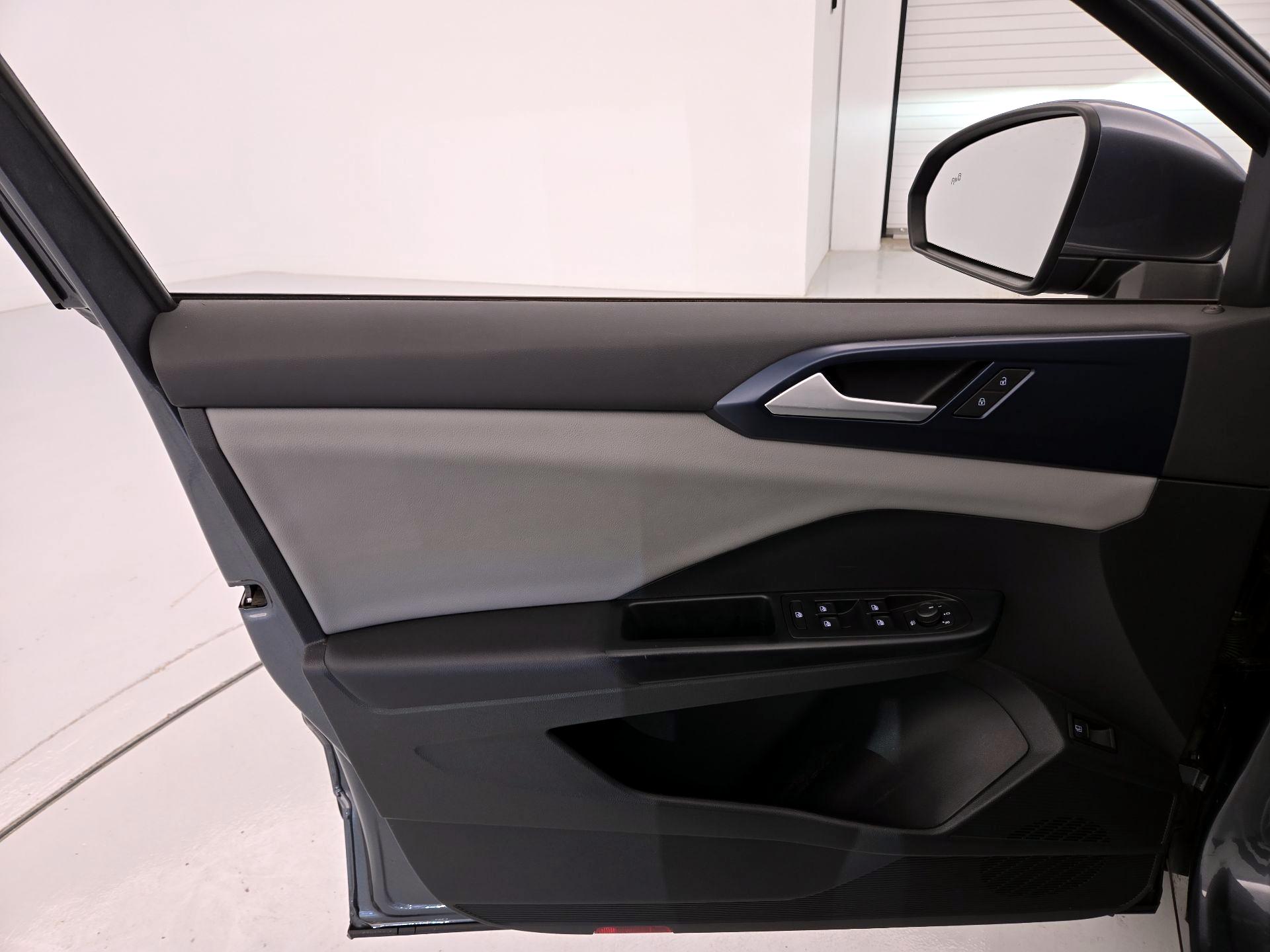 Thumbnail: 2022 Volkswagen Taos - 12