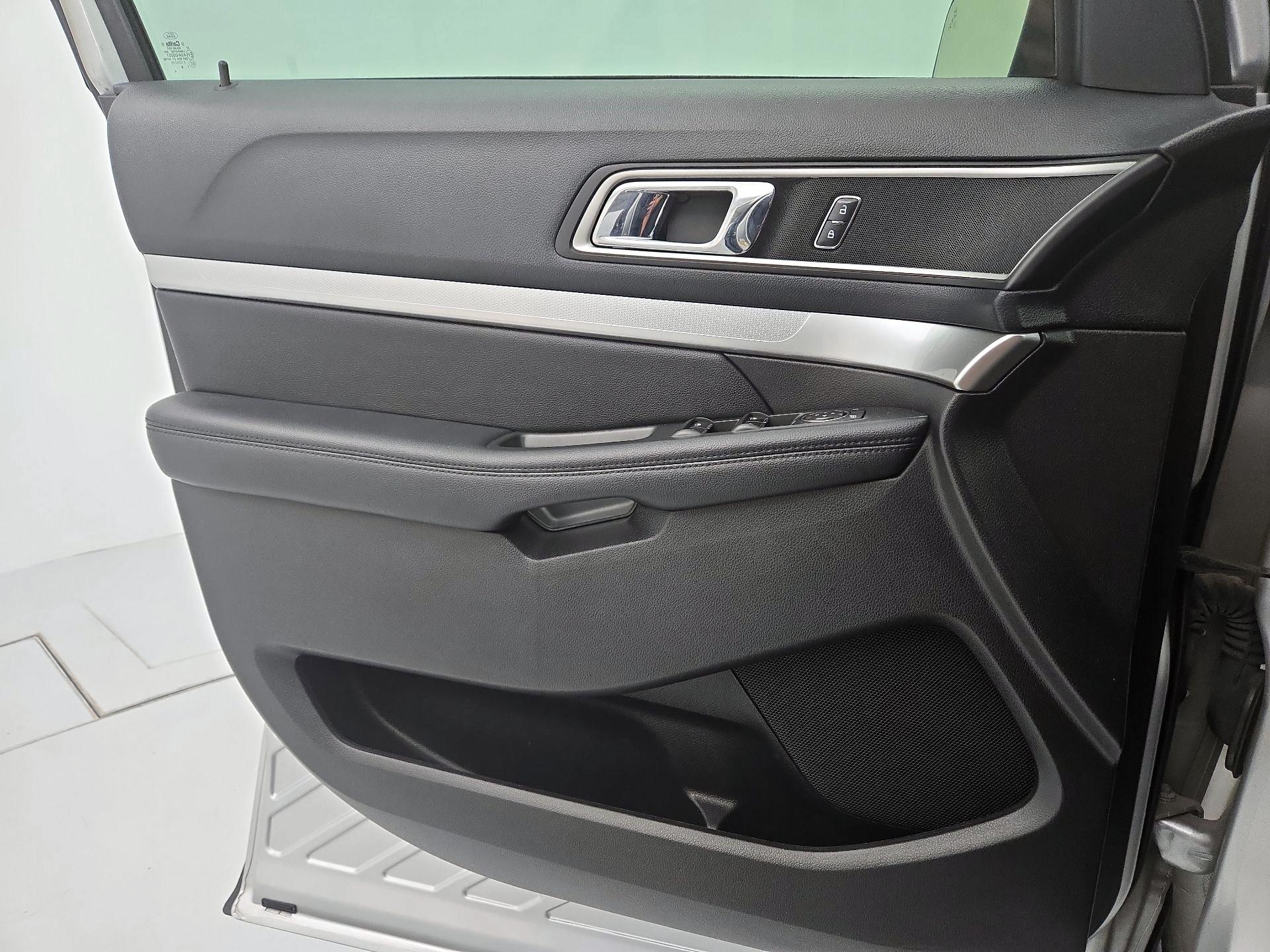 Thumbnail: 2017 Ford Explorer - 12