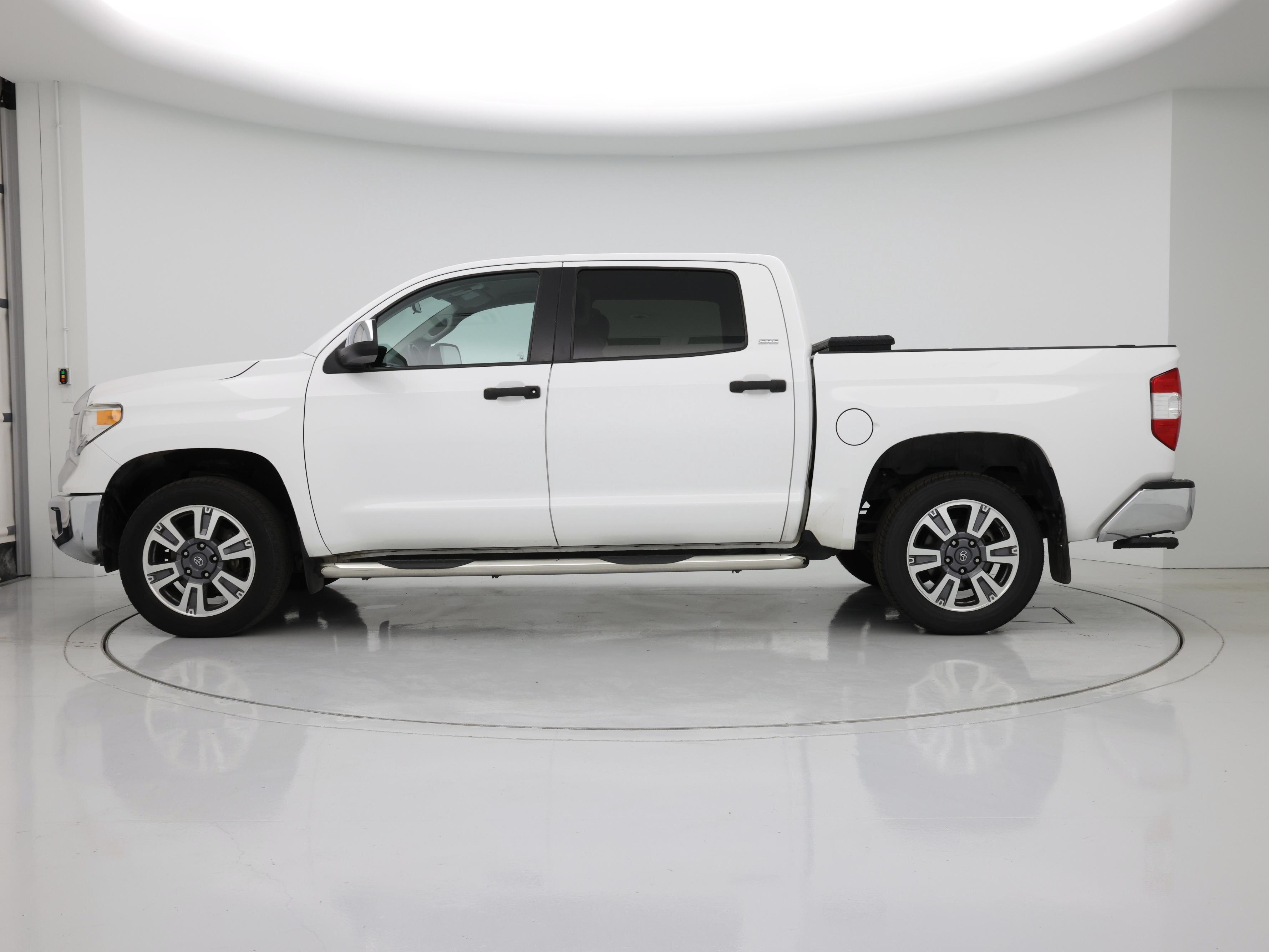 Thumbnail: 2017 Toyota Tundra - 3