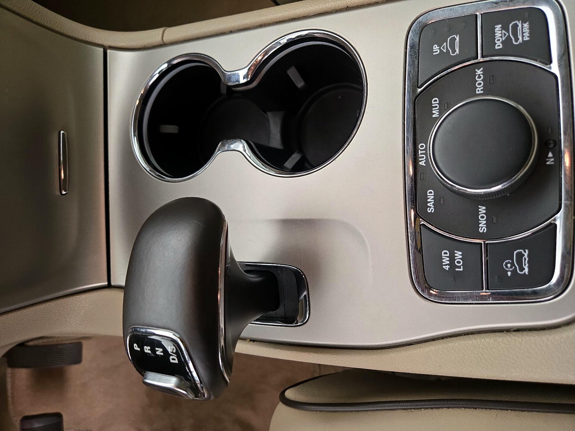 Thumbnail: 2015 Jeep Grand Cherokee - 18