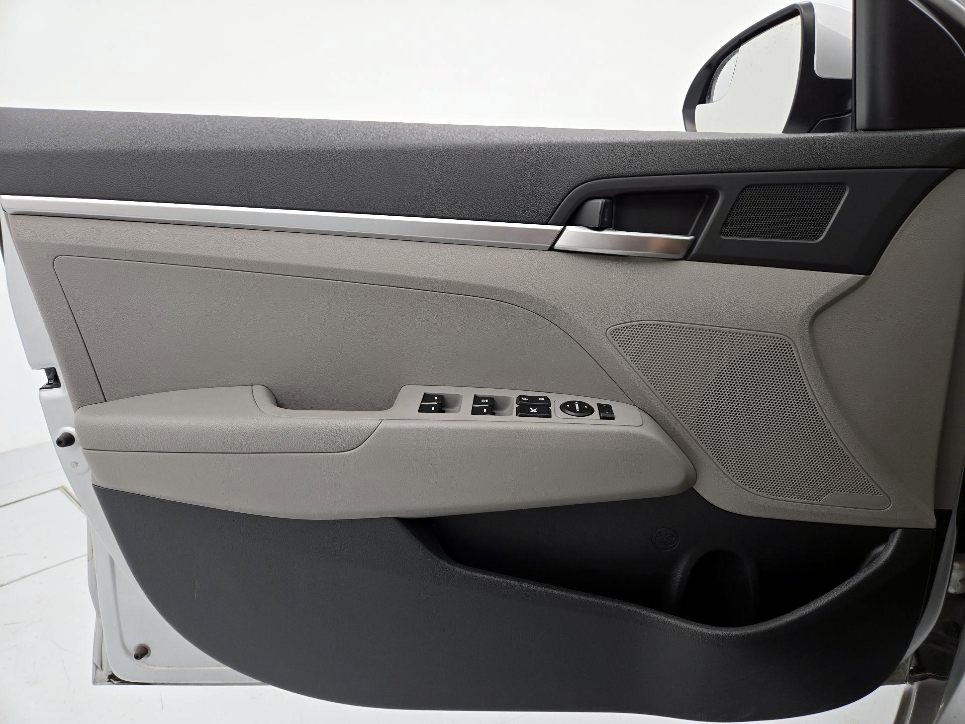 Thumbnail: 2019 Hyundai Elantra - 12