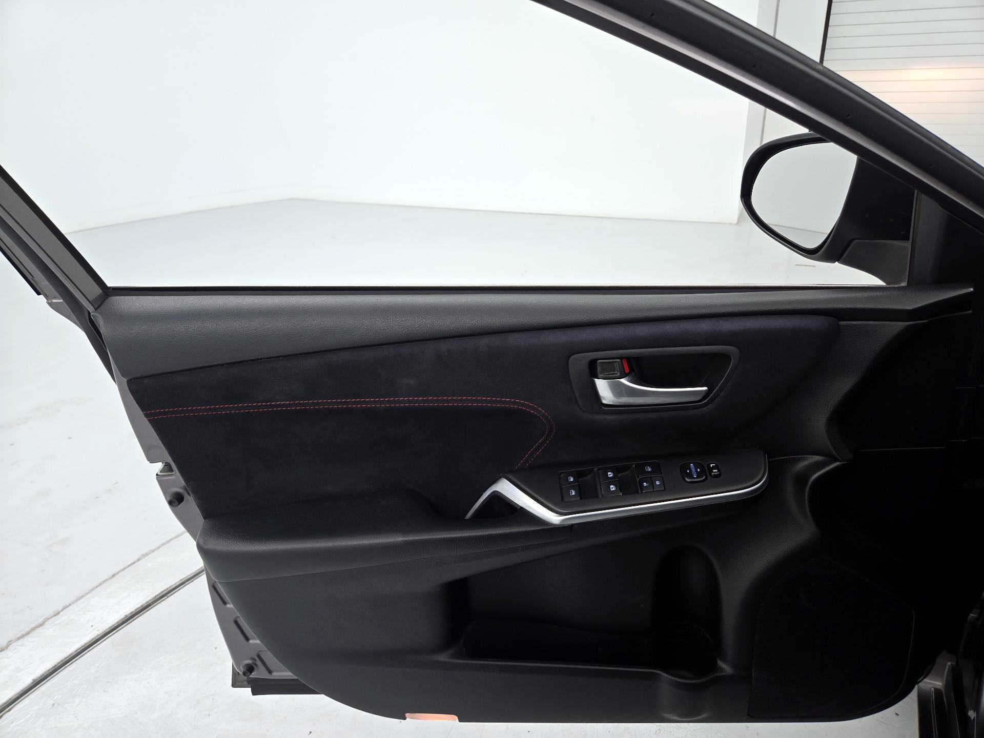 Thumbnail: 2015 Toyota Camry - 12