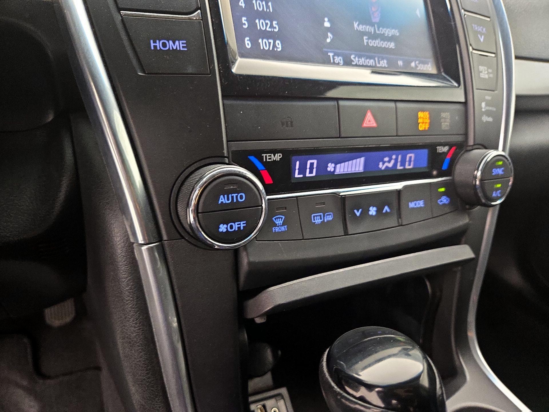 Thumbnail: 2015 Toyota Camry - 16