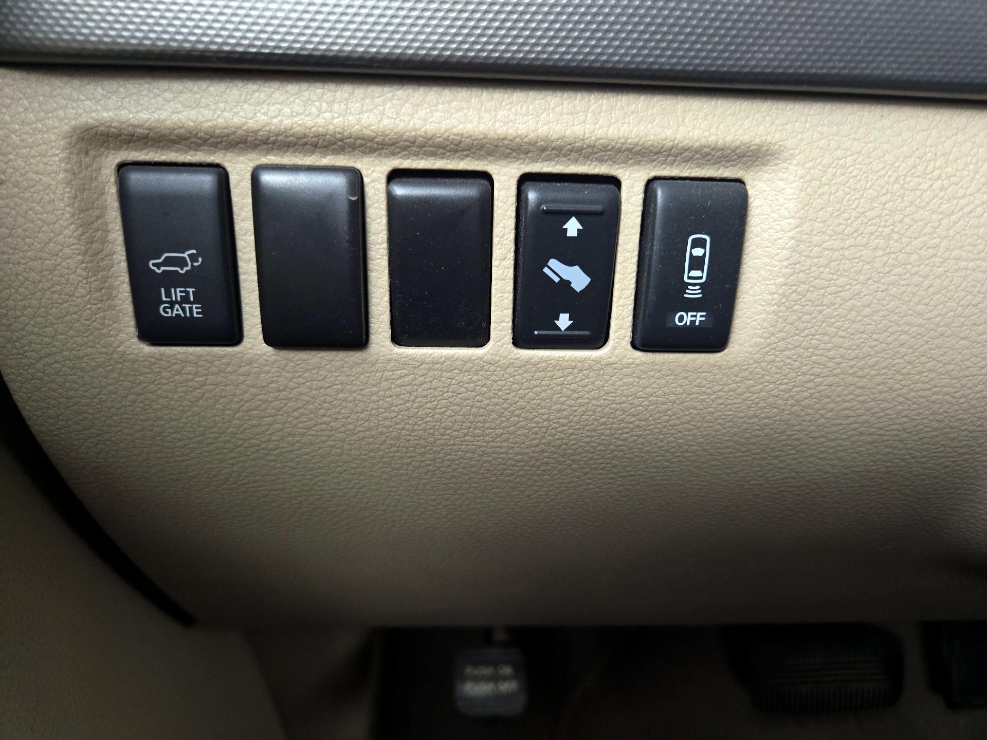 Thumbnail: 2014 Nissan Armada - 13