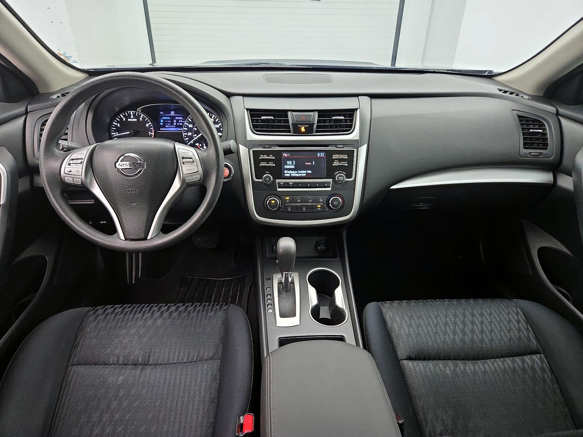 Thumbnail: 2017 Nissan Altima - 9