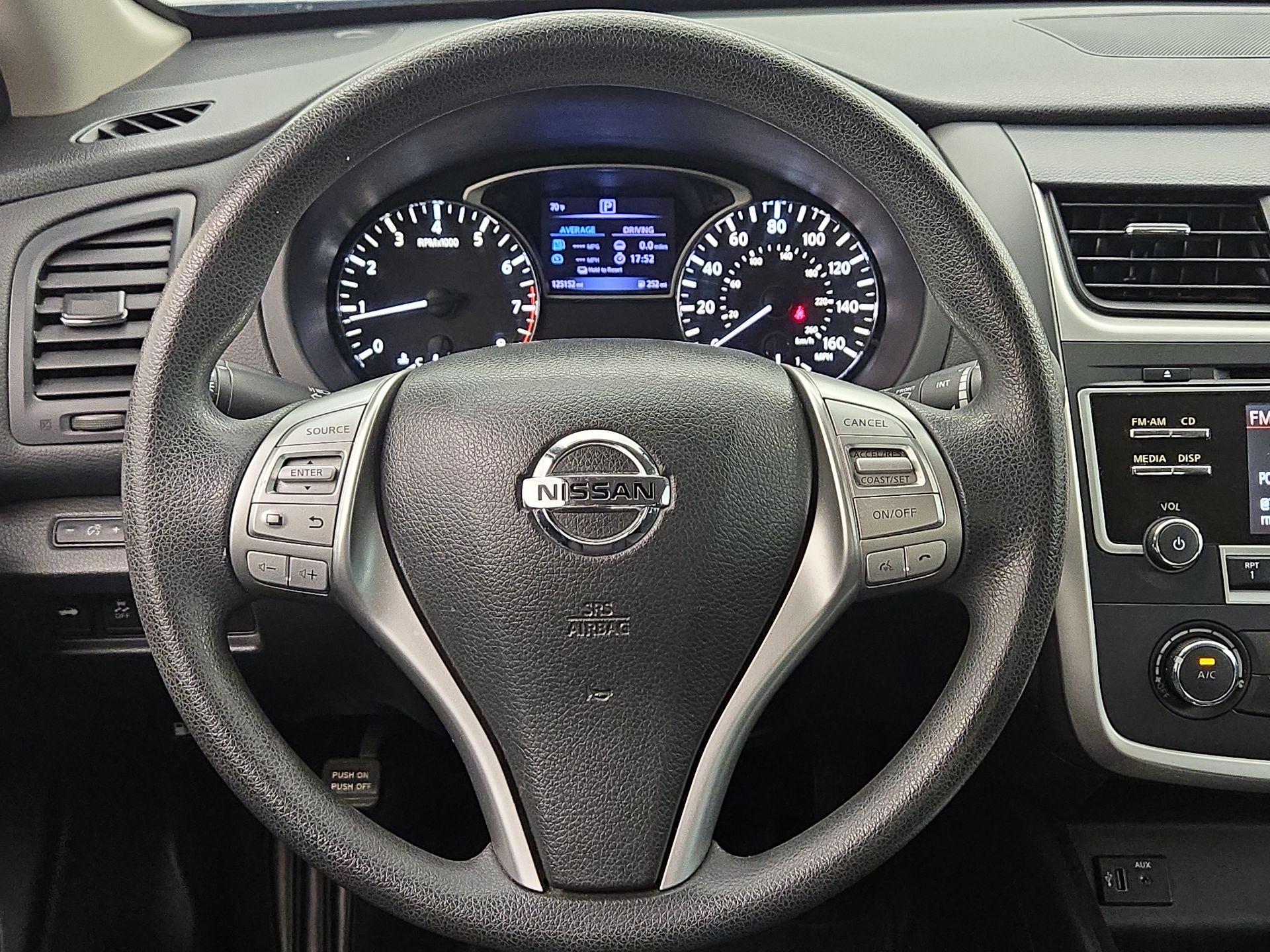 Thumbnail: 2017 Nissan Altima - 10