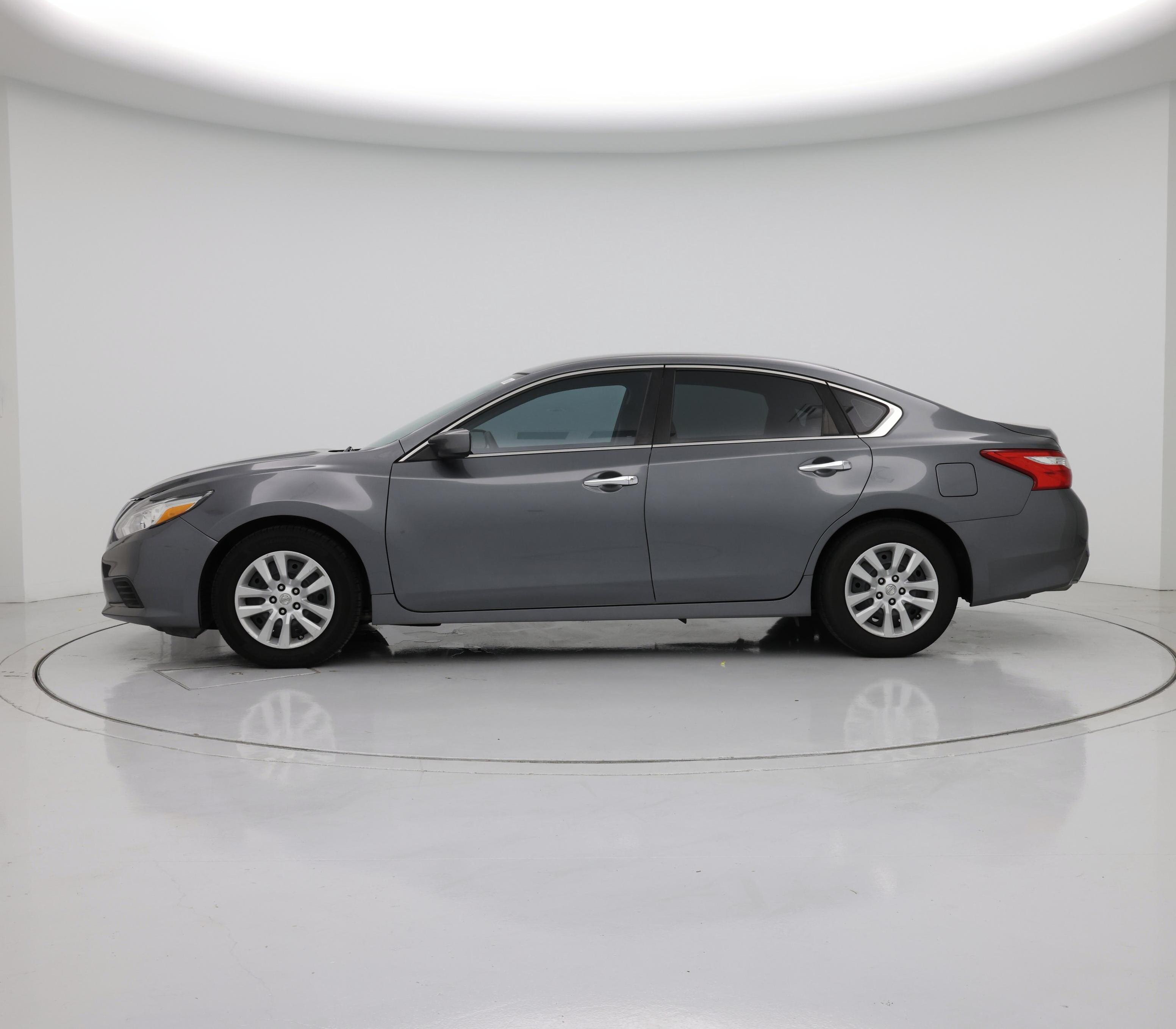 Thumbnail: 2017 Nissan Altima - 3