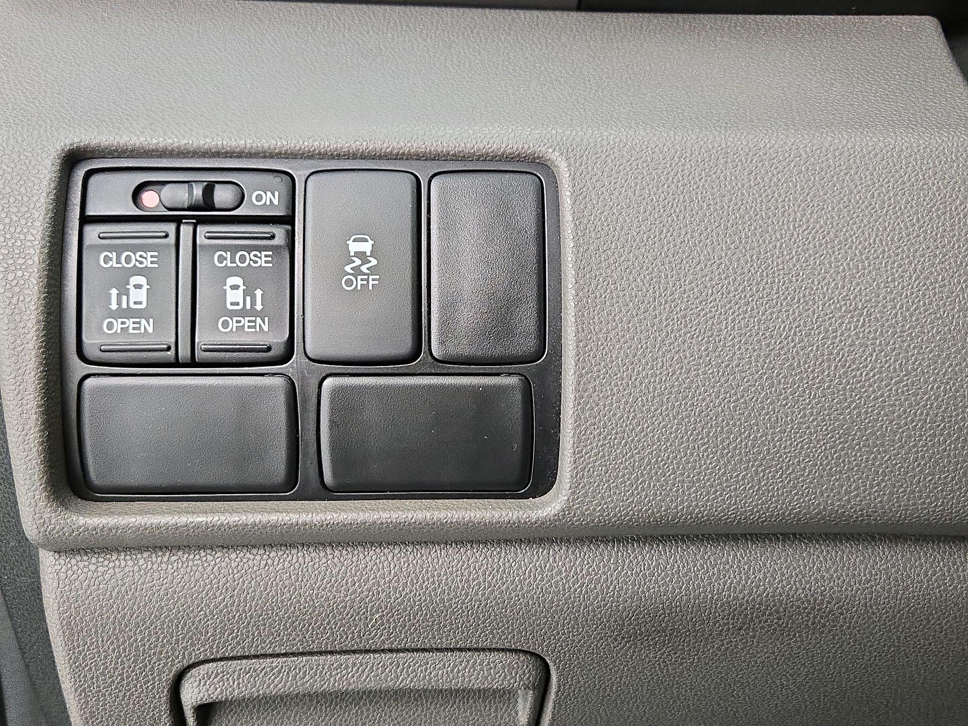 Thumbnail: 2016 Honda Odyssey - 13