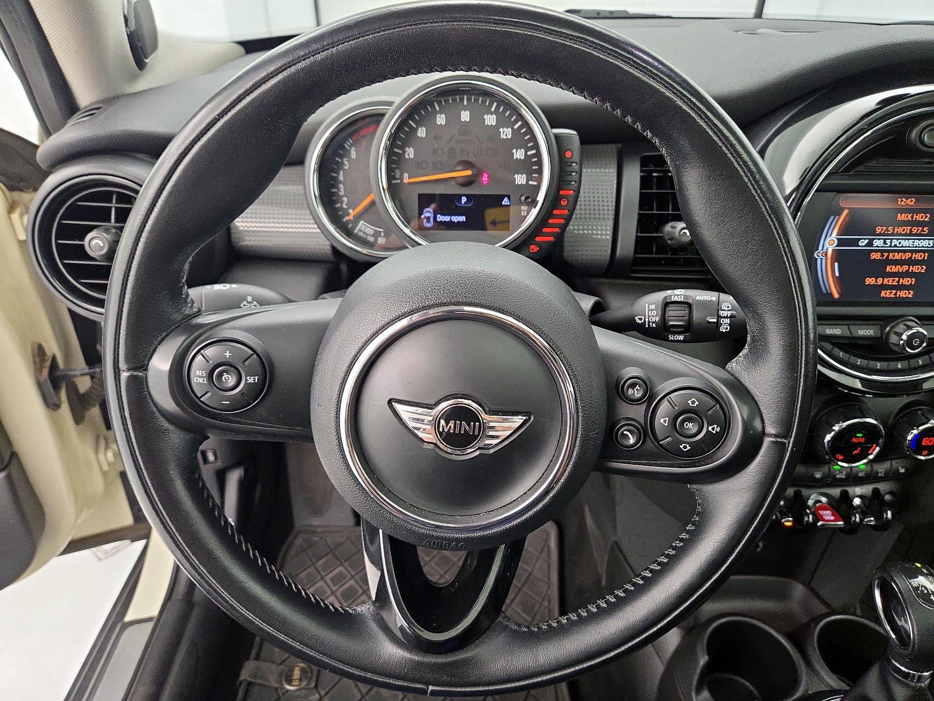 Thumbnail: 2017 MINI Cooper Hardtop - 10