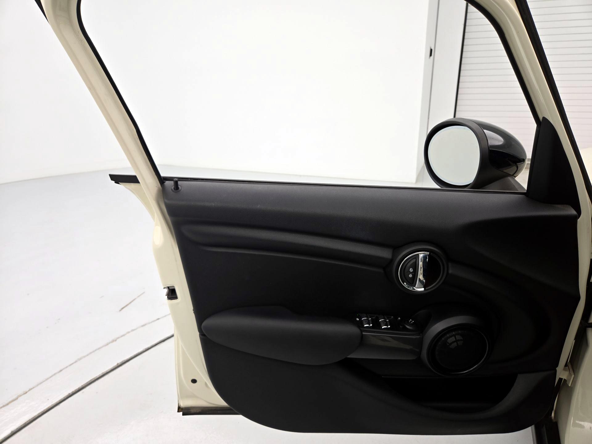 Thumbnail: 2017 MINI Cooper Hardtop - 12