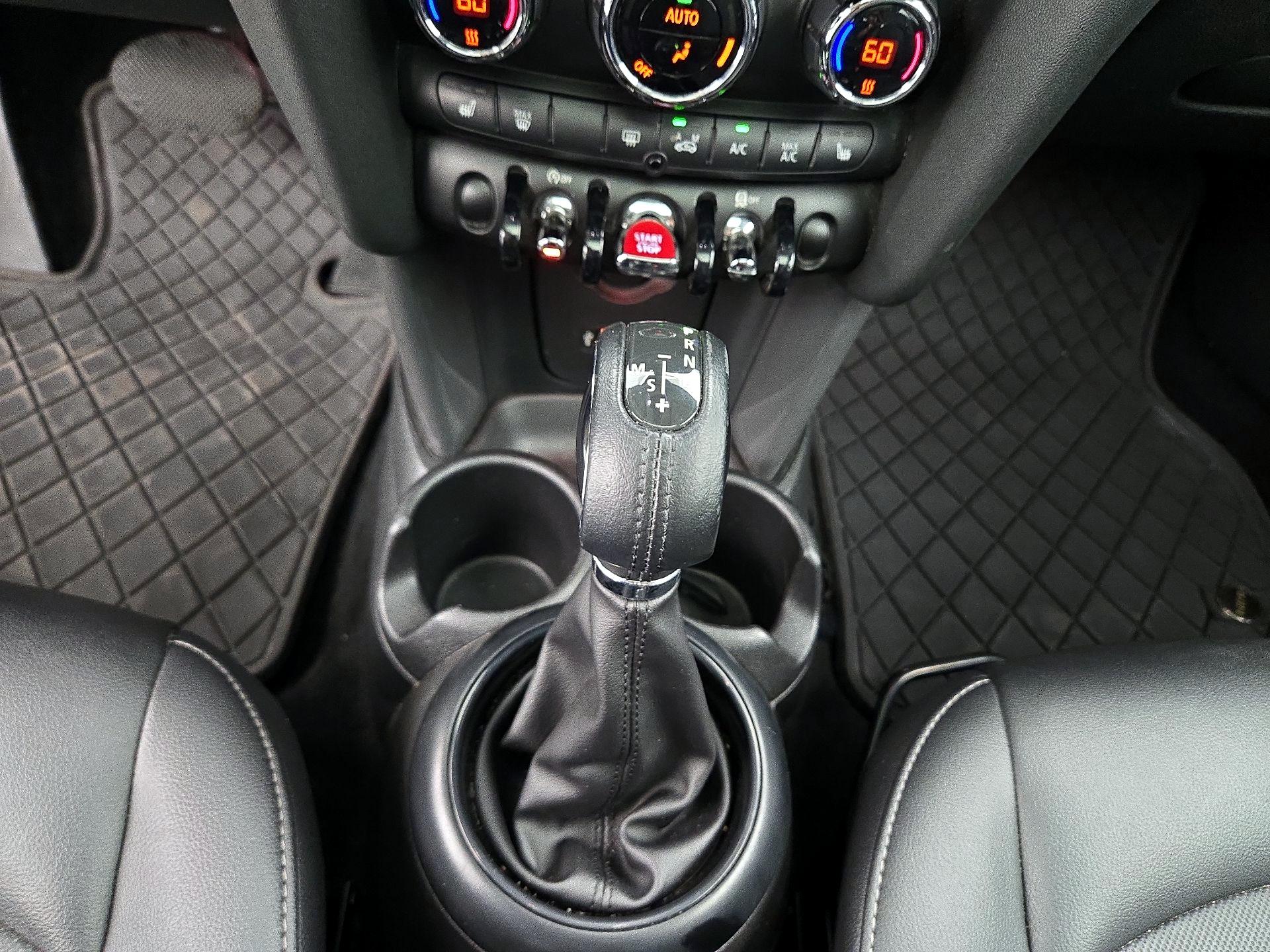 Thumbnail: 2017 MINI Cooper Hardtop - 16