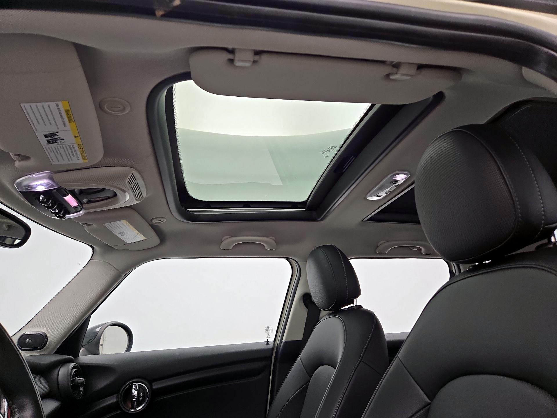 Thumbnail: 2017 MINI Cooper Hardtop - 18