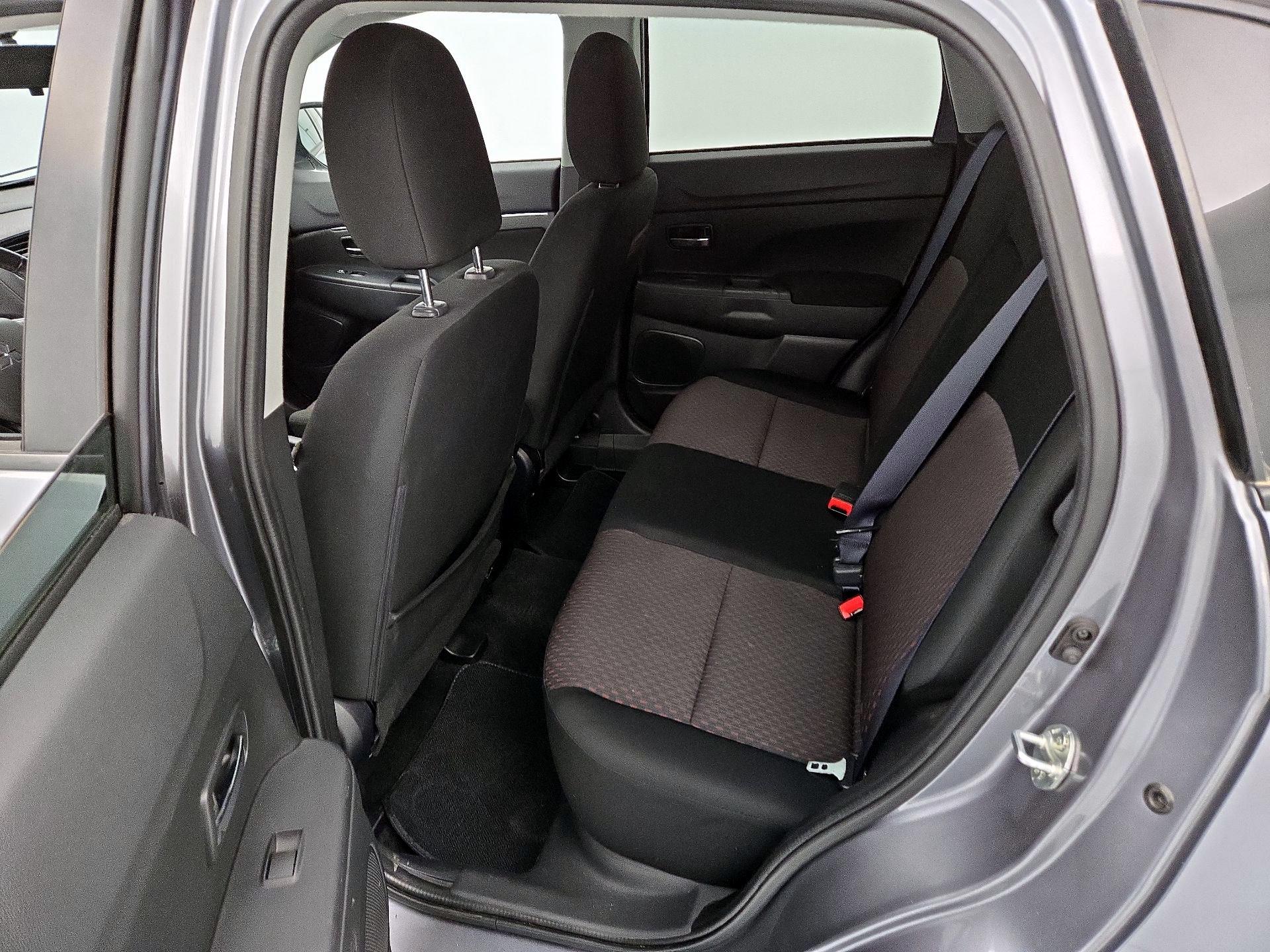 Thumbnail: 2017 Mitsubishi Outlander Sport - 19