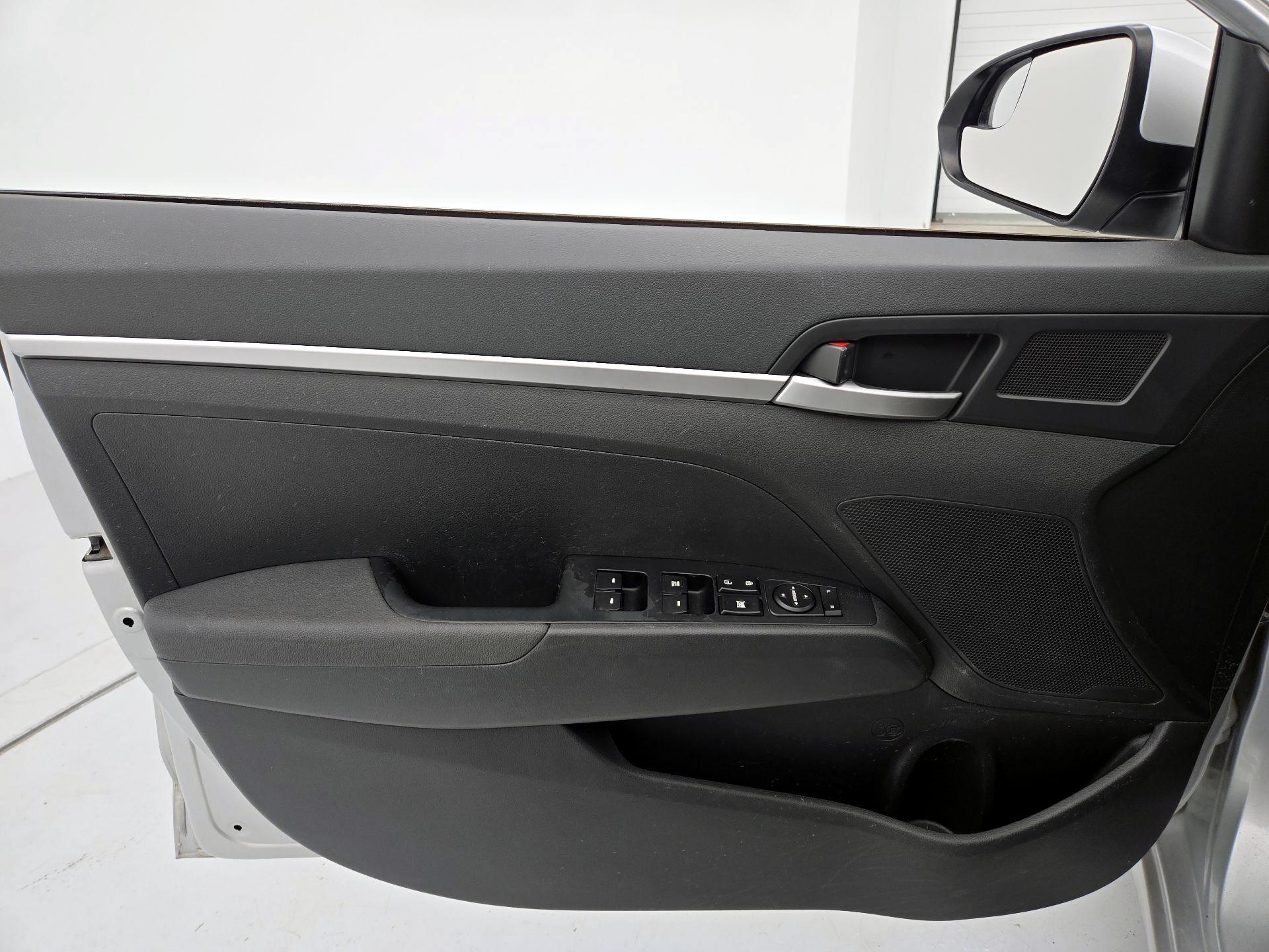 Thumbnail: 2019 Hyundai Elantra - 12