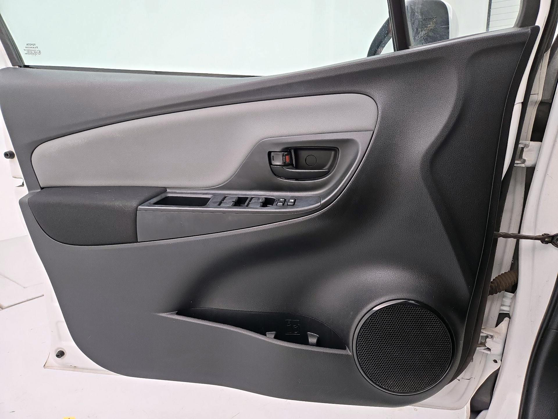 Thumbnail: 2016 Toyota Yaris - 12