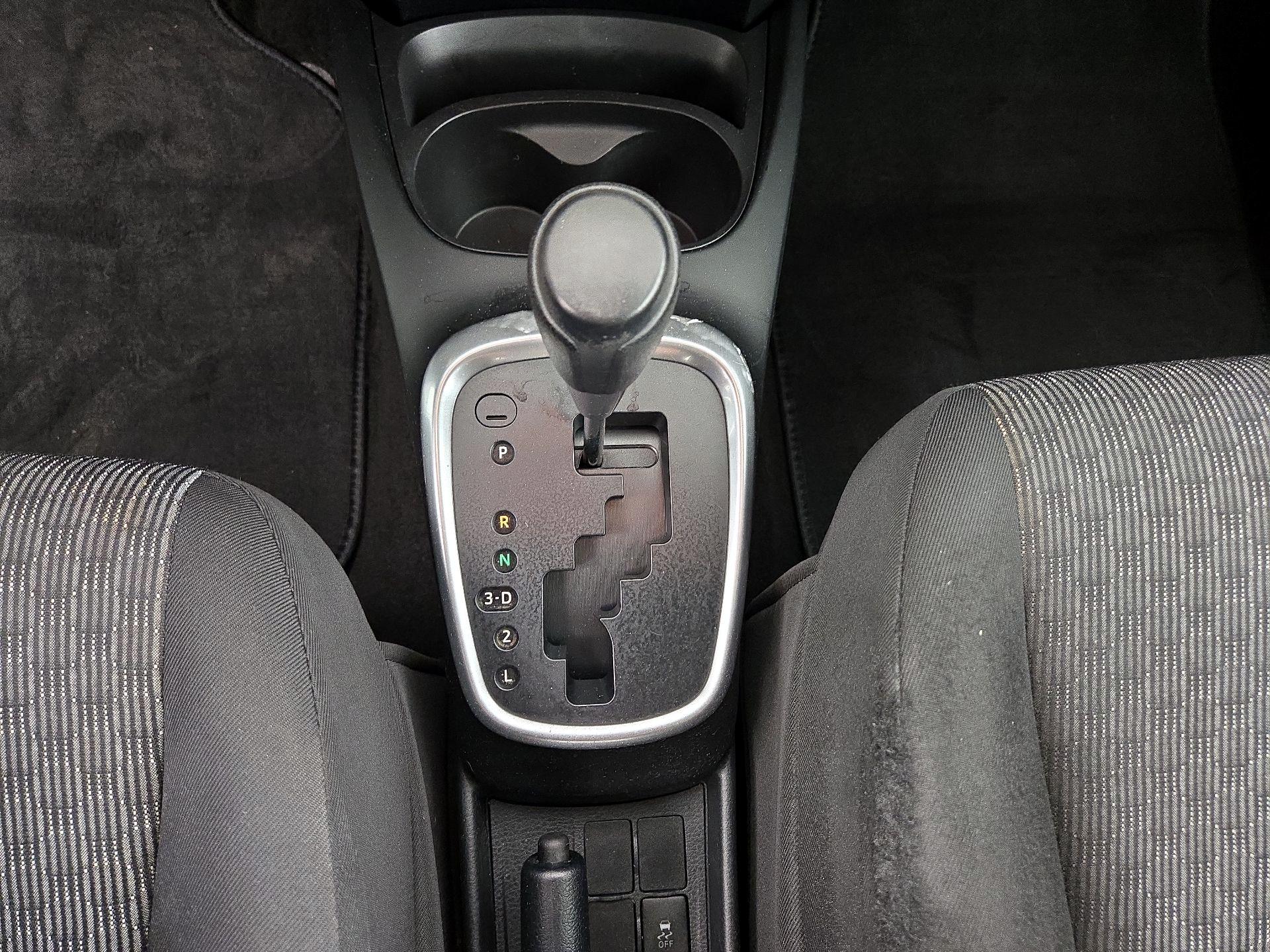Thumbnail: 2016 Toyota Yaris - 16