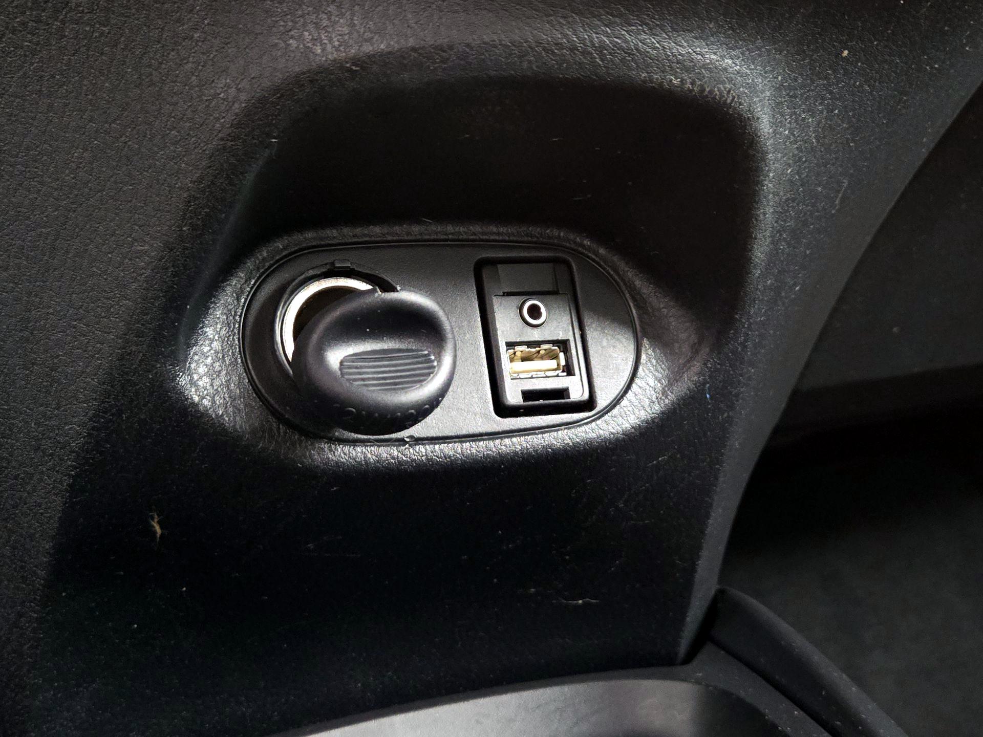 Thumbnail: 2016 Toyota Yaris - 17