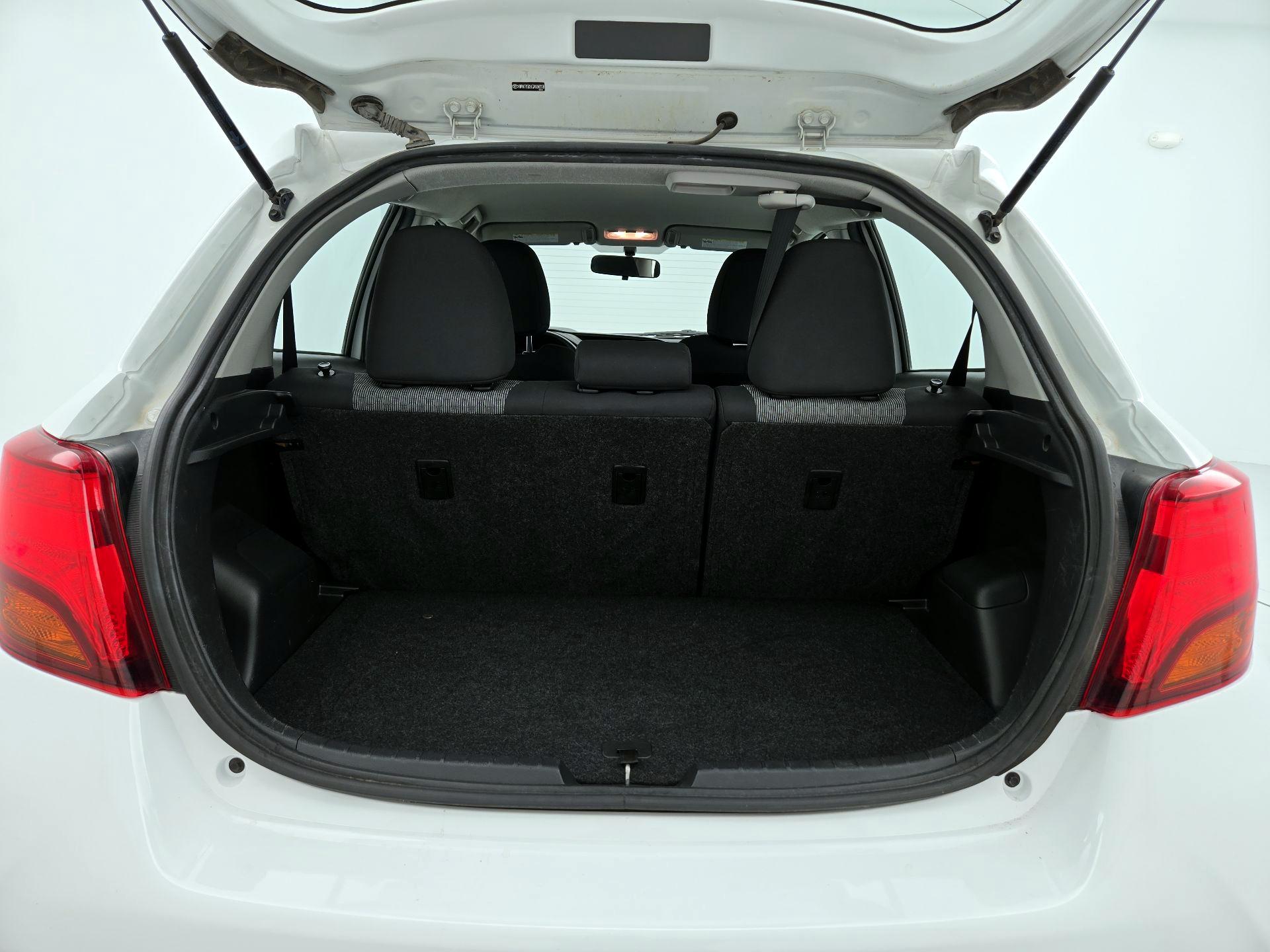 Thumbnail: 2016 Toyota Yaris - 19