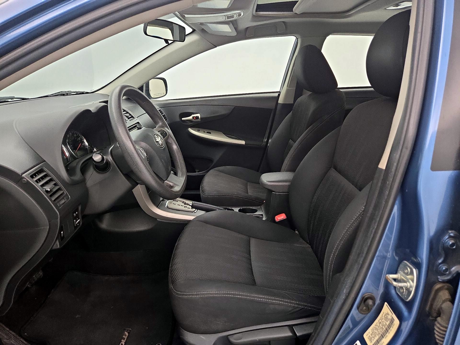 Thumbnail: 2013 Toyota Corolla - 11