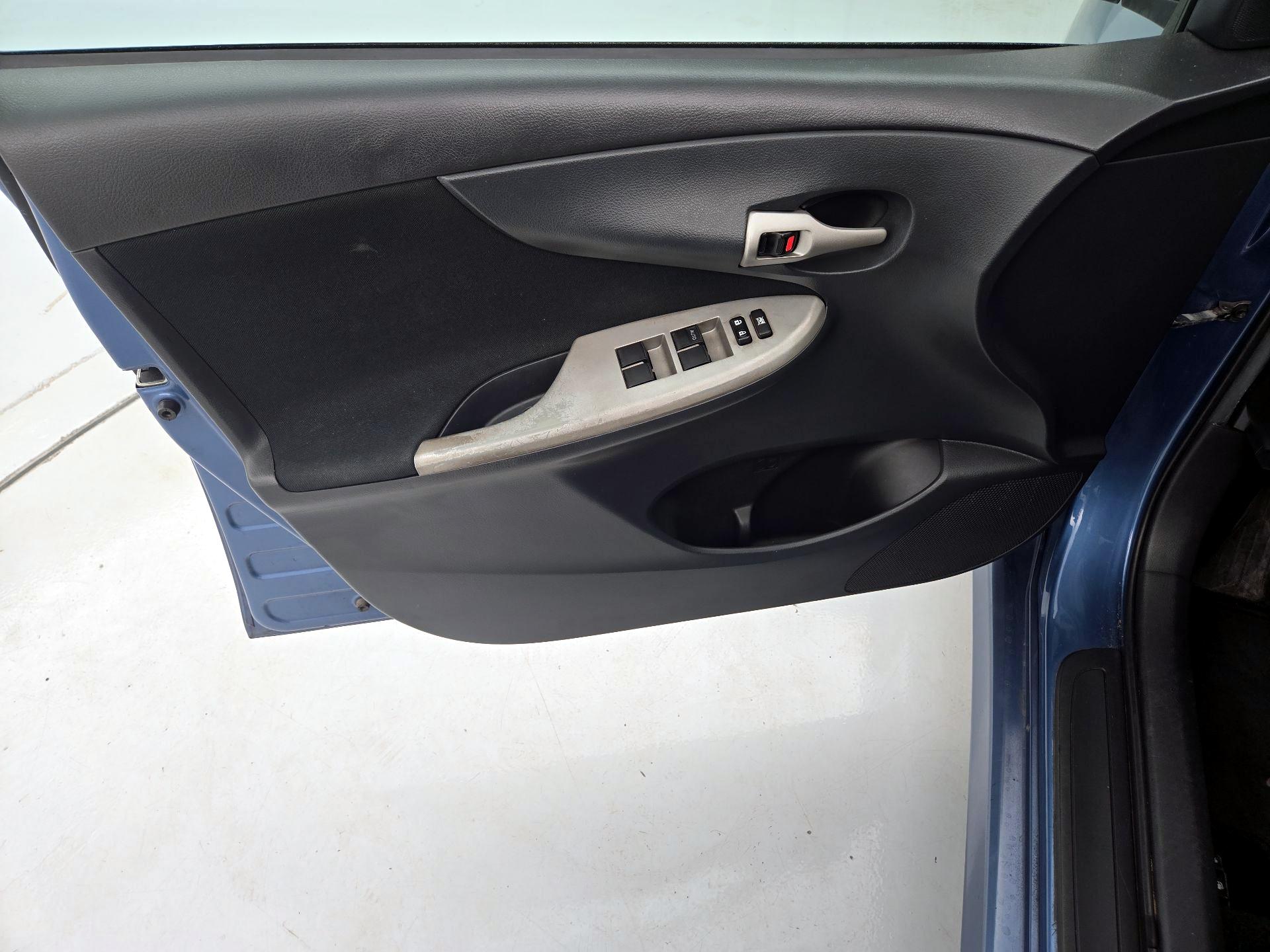 Thumbnail: 2013 Toyota Corolla - 12