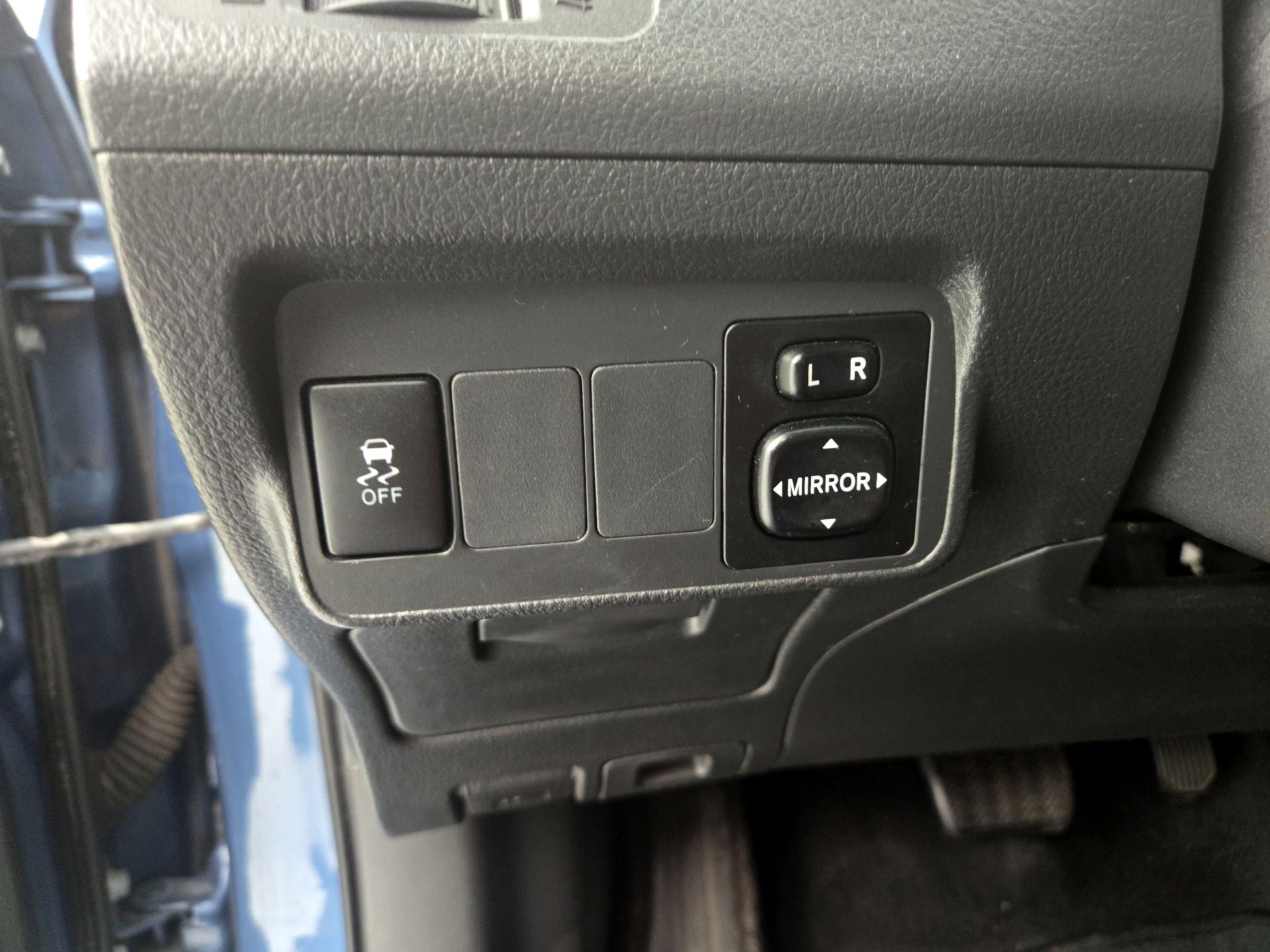 Thumbnail: 2013 Toyota Corolla - 13