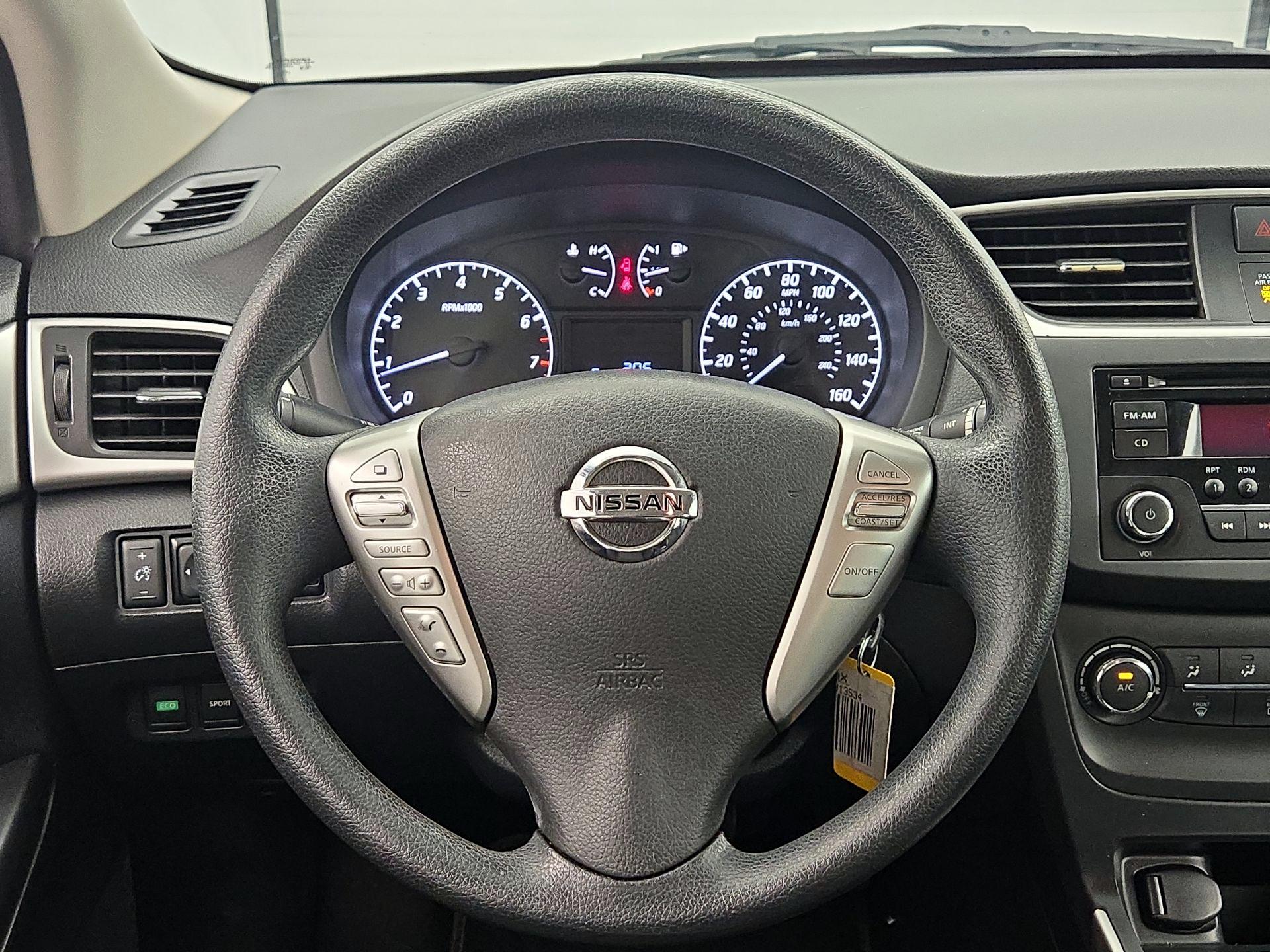 Thumbnail: 2016 Nissan Sentra - 10