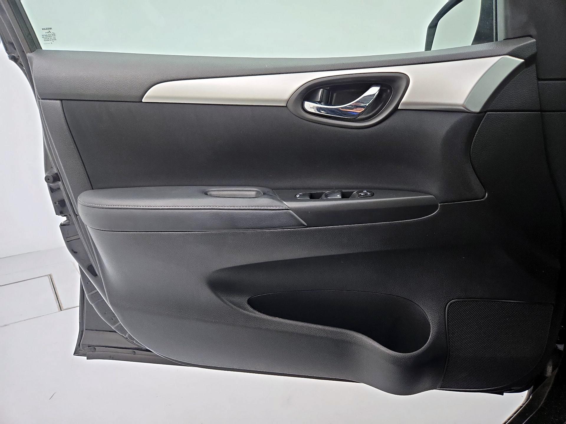 Thumbnail: 2016 Nissan Sentra - 12