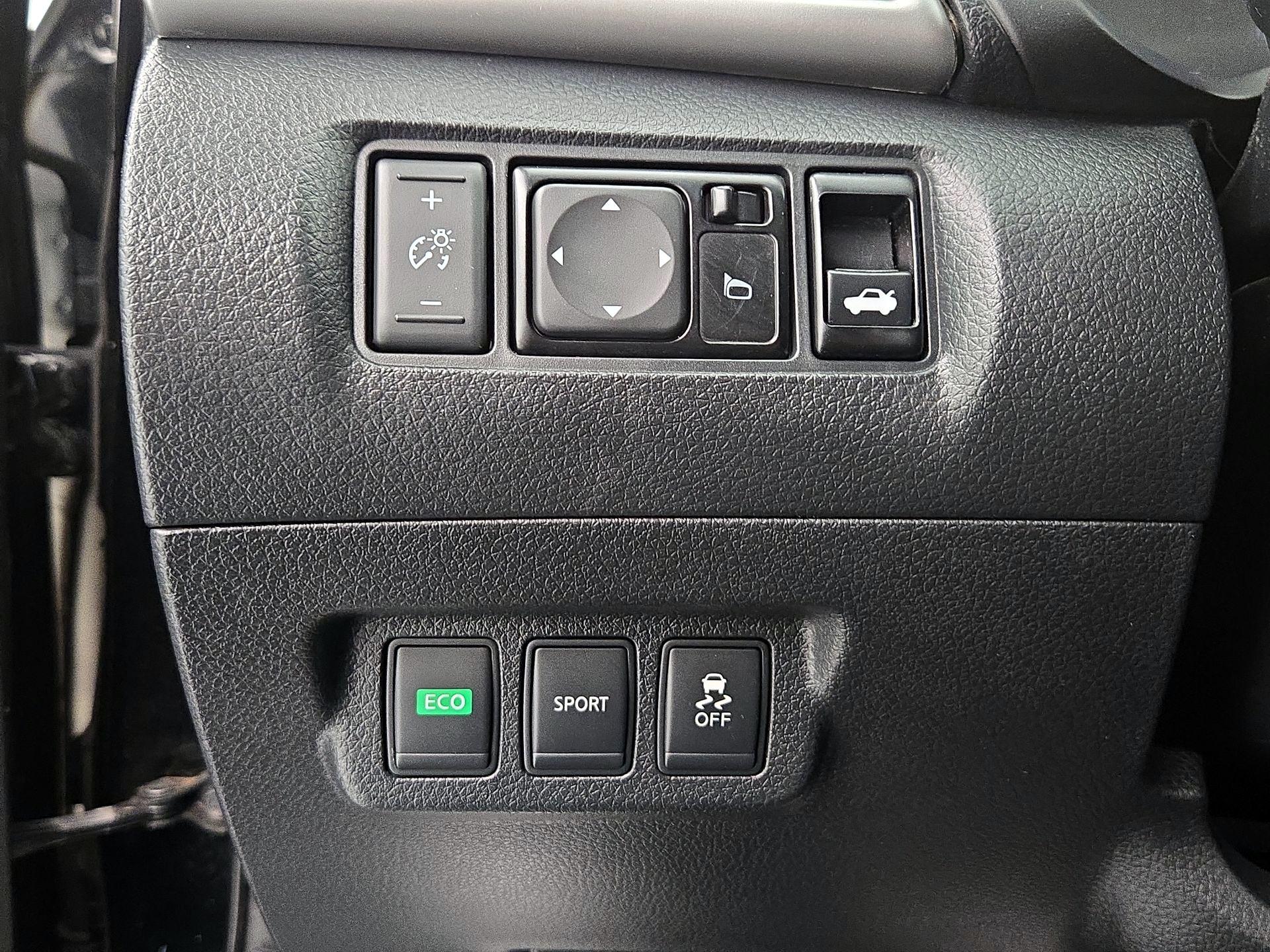 Thumbnail: 2016 Nissan Sentra - 13