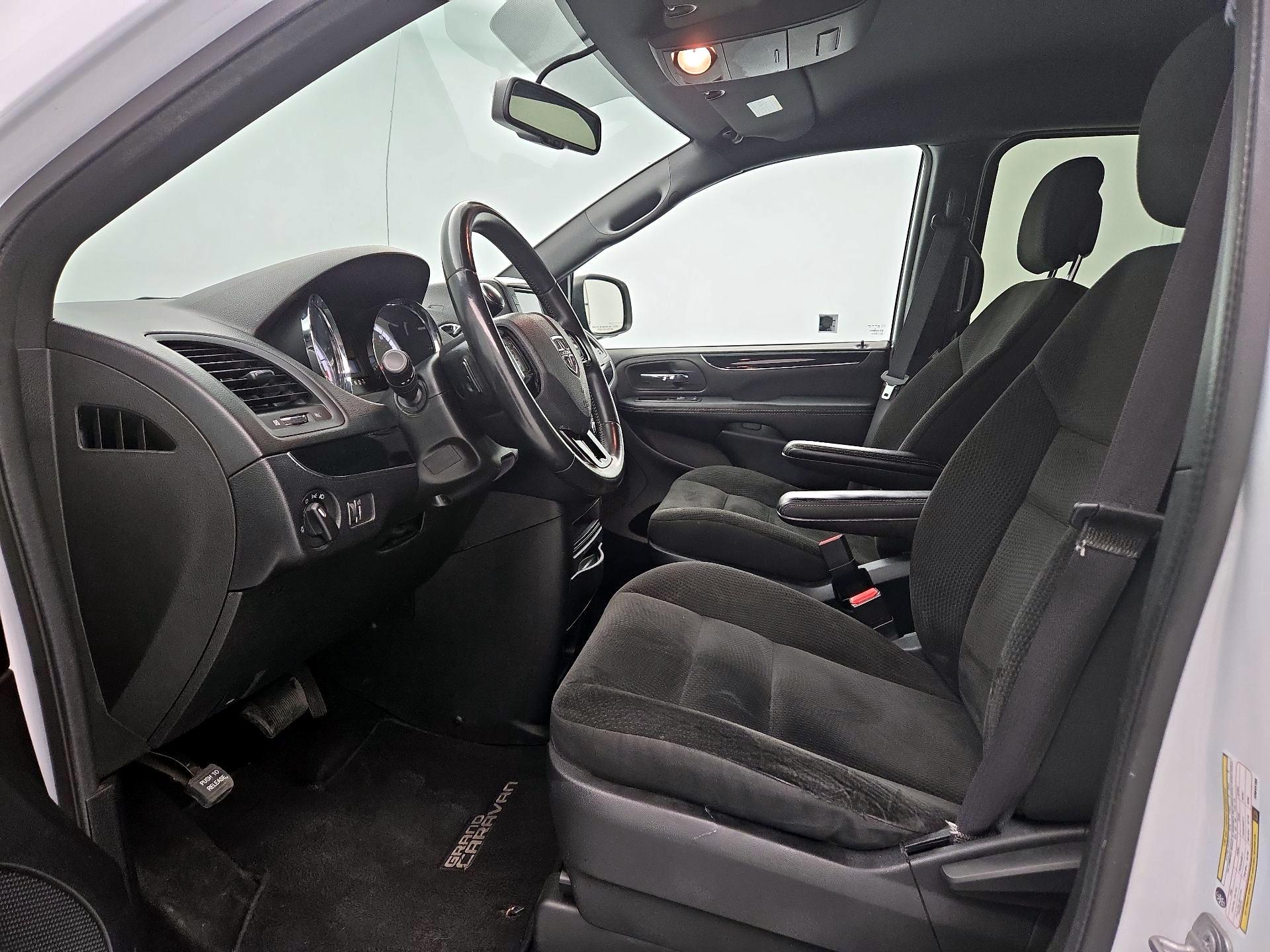 Thumbnail: 2017 Dodge Grand Caravan - 11