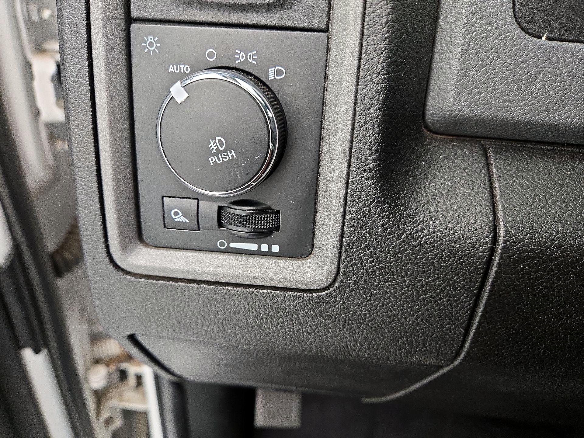Thumbnail: 2019 RAM 1500 Classic - 13
