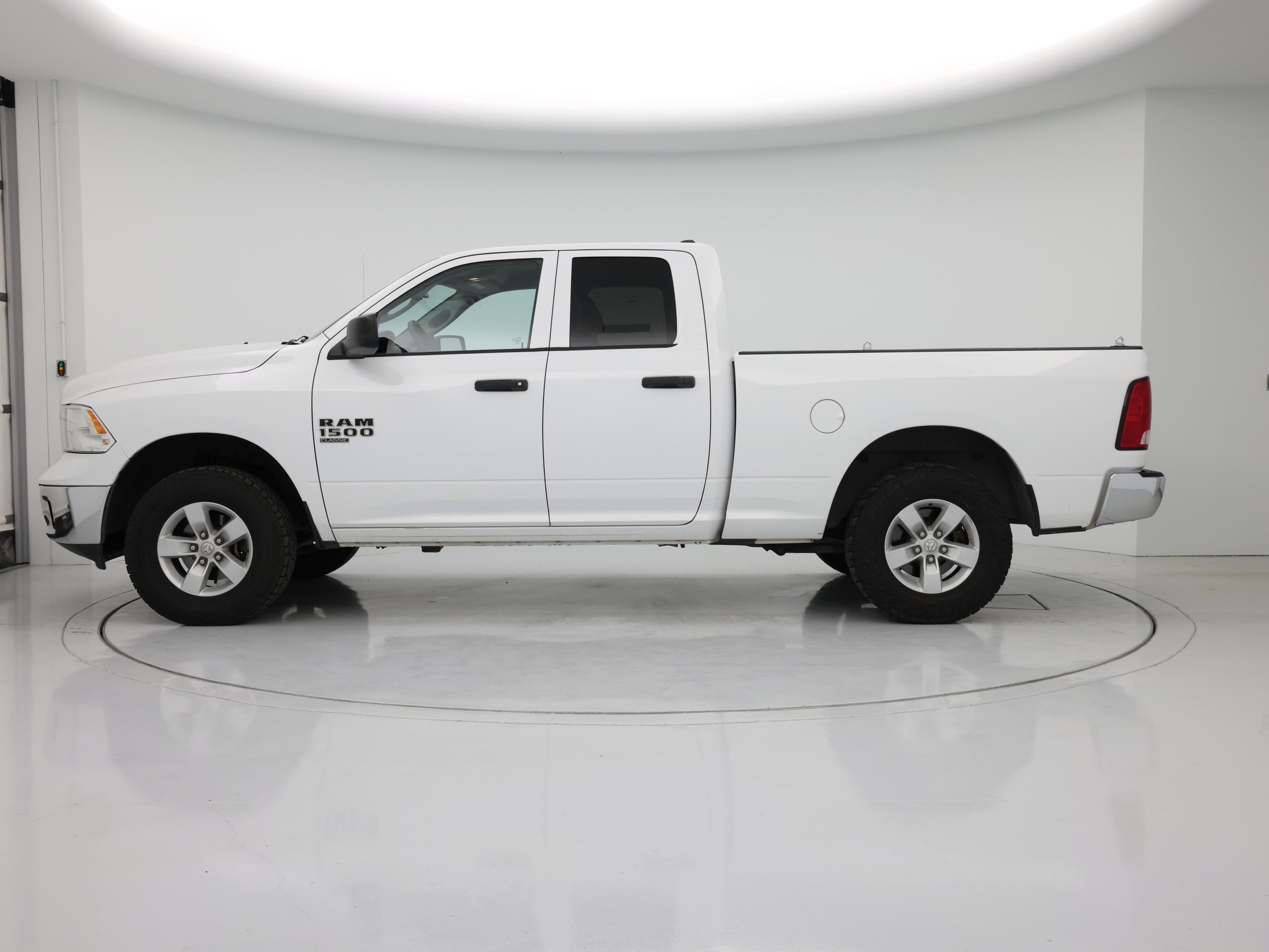 Thumbnail: 2019 RAM 1500 Classic - 3