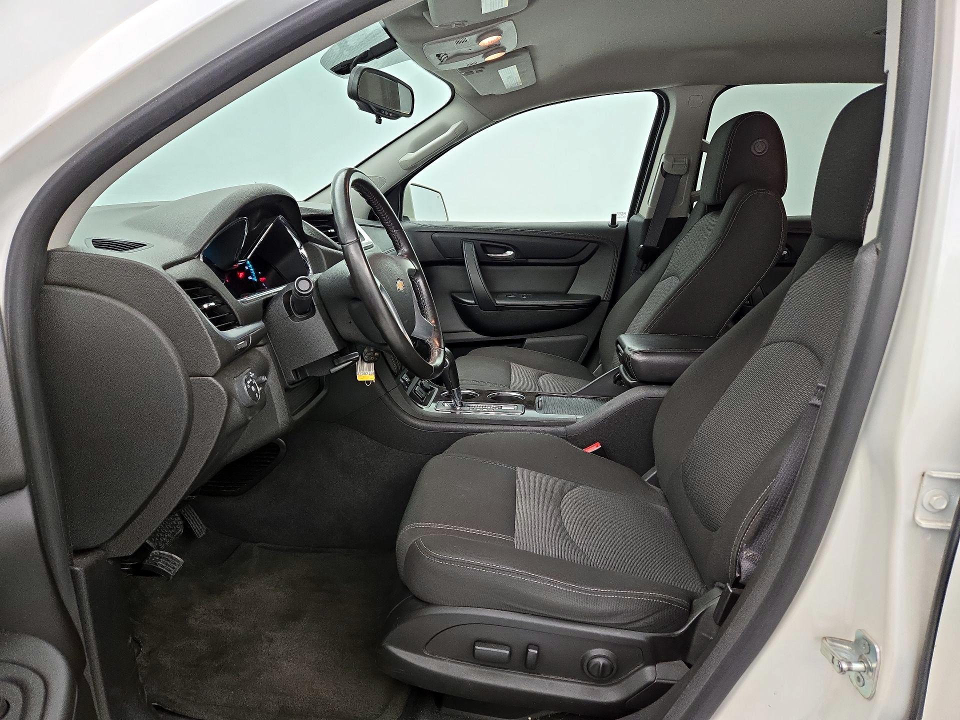 Thumbnail: 2015 Chevrolet Traverse - 11