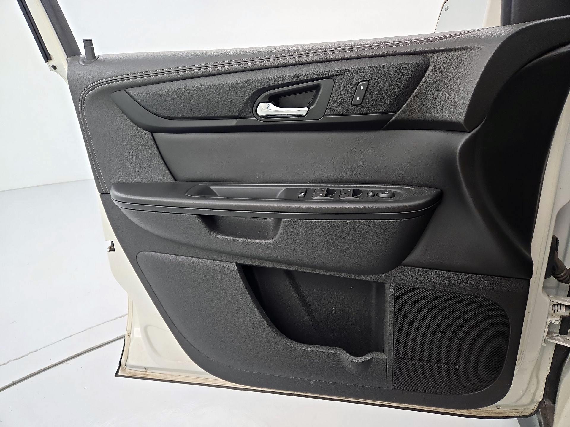 Thumbnail: 2015 Chevrolet Traverse - 12
