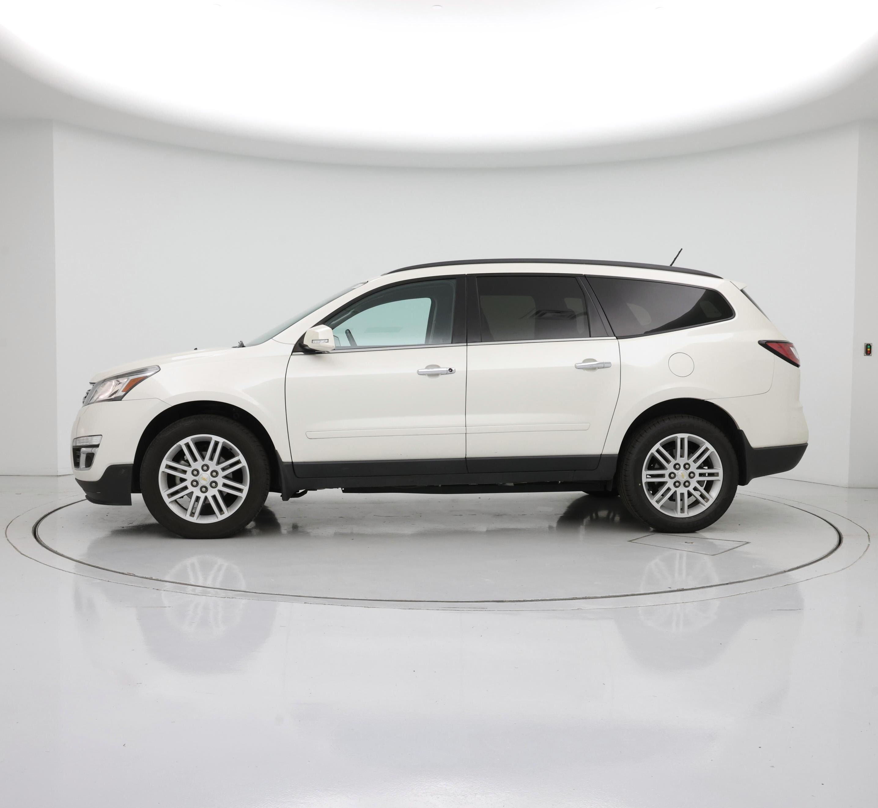 Thumbnail: 2015 Chevrolet Traverse - 3