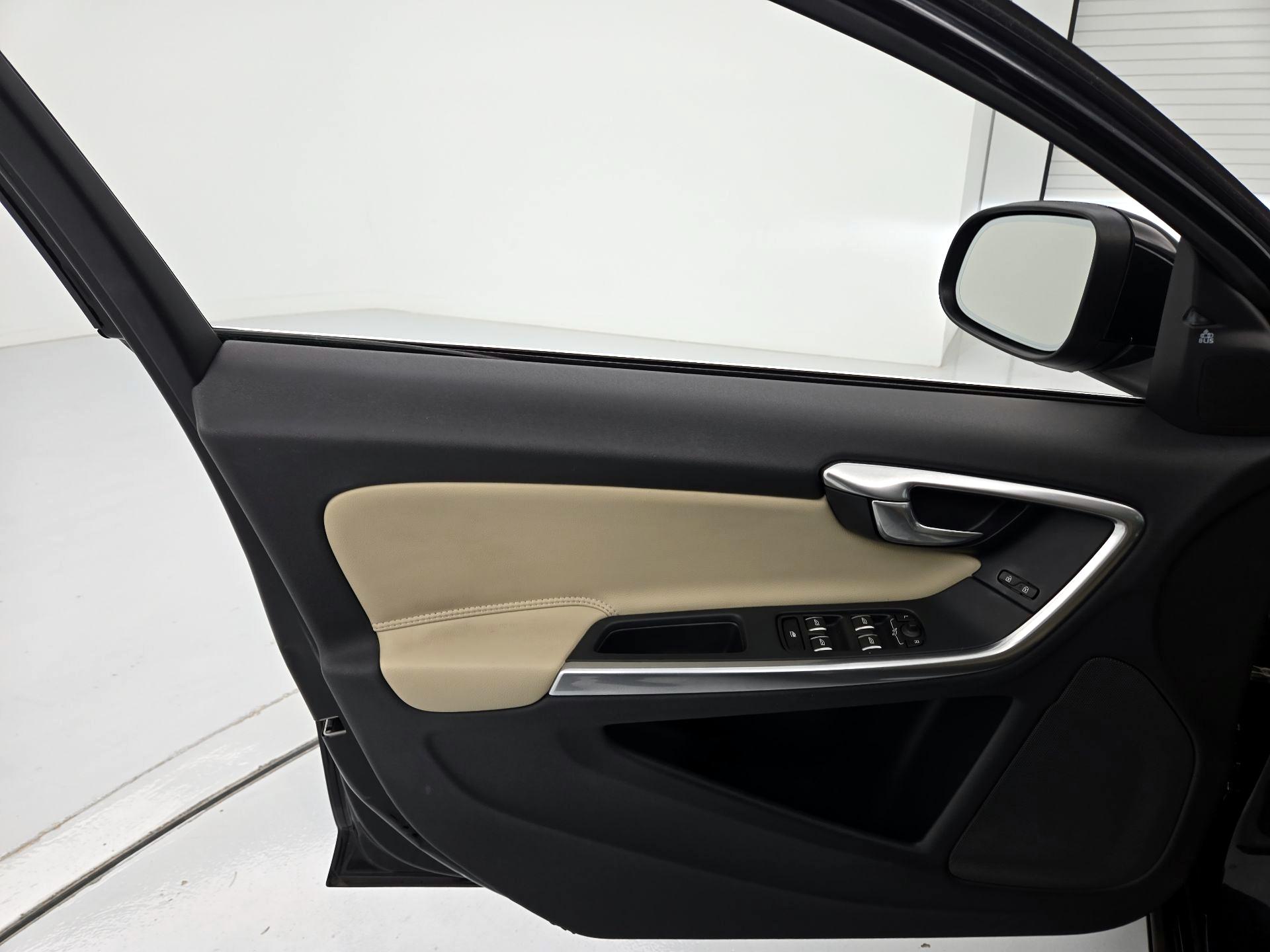 Thumbnail: 2018 Volvo S60 - 12