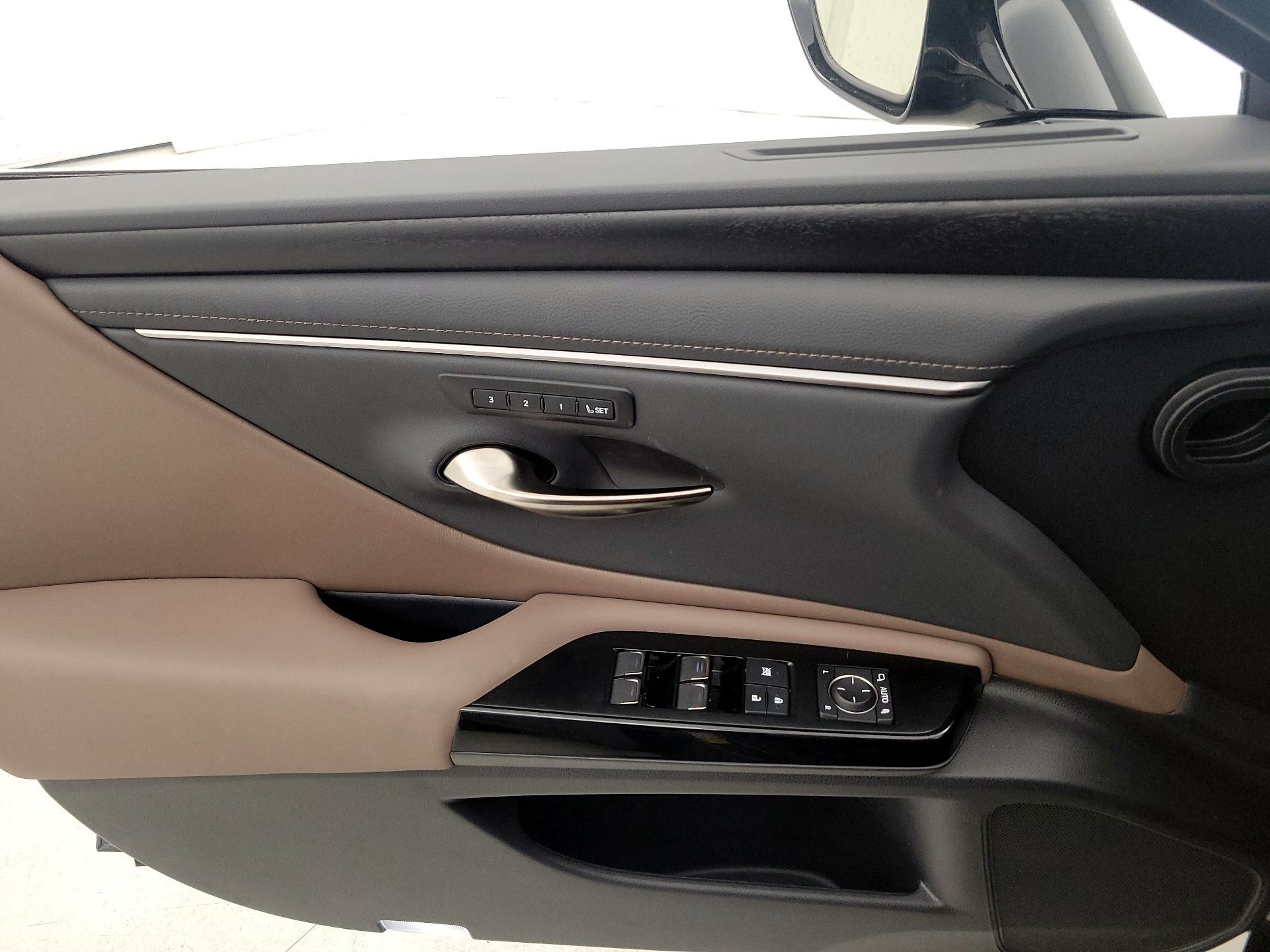 Thumbnail: 2025 Lexus ES - 12