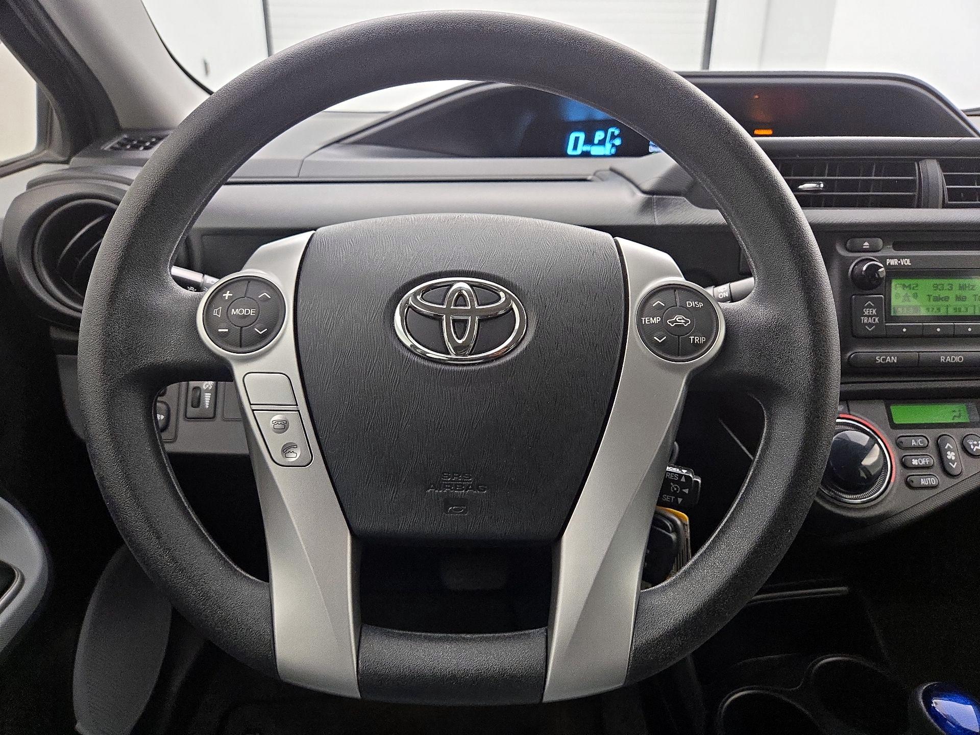 Thumbnail: 2014 Toyota Prius c - 10